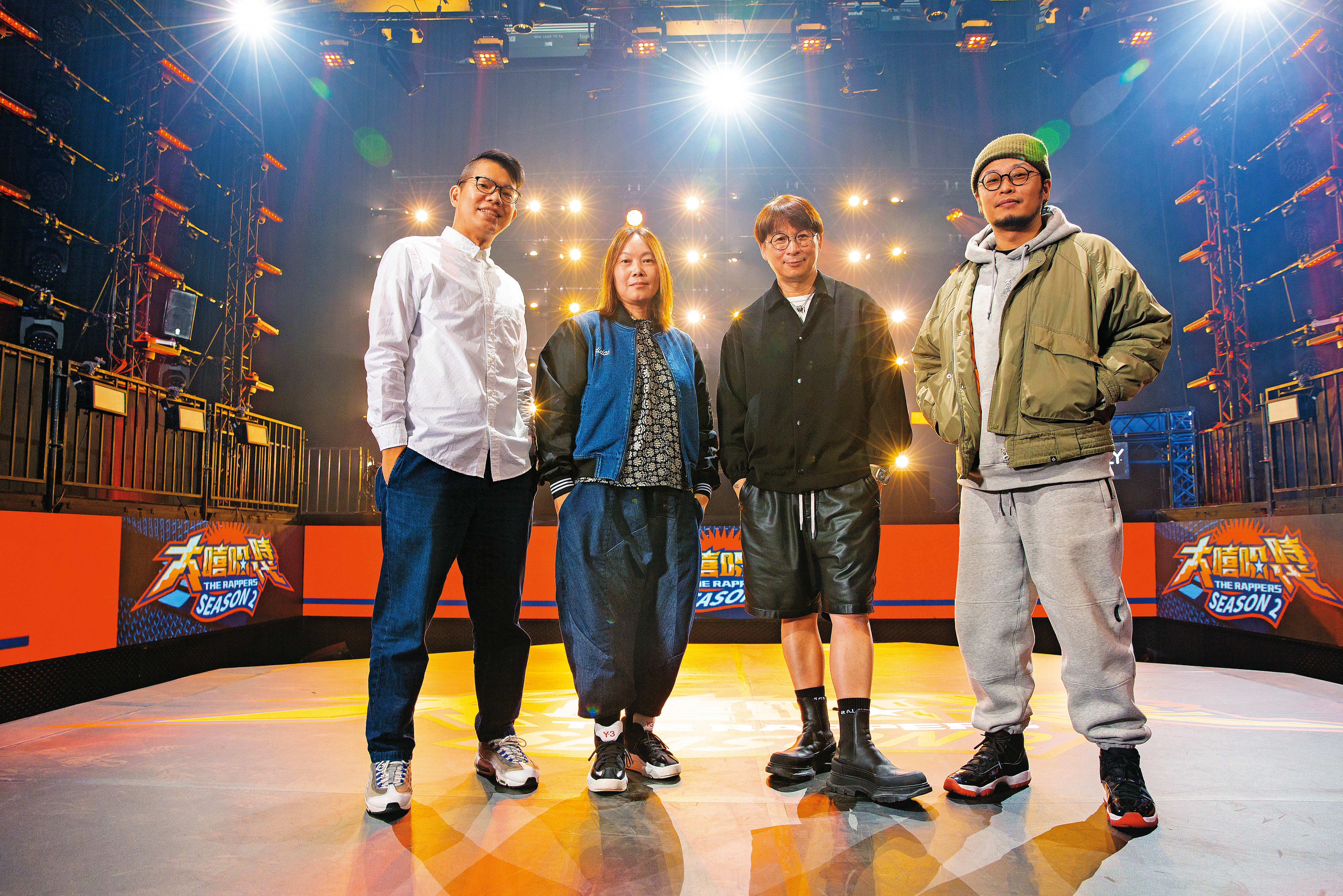 MTV娛樂台總監周祐楷（左起）與三立都會台副台長黃曉玫，邀請金牌製作人陳鎮川與MV導演謝乾乾為《大嘻哈時代2》掌舵製作。 