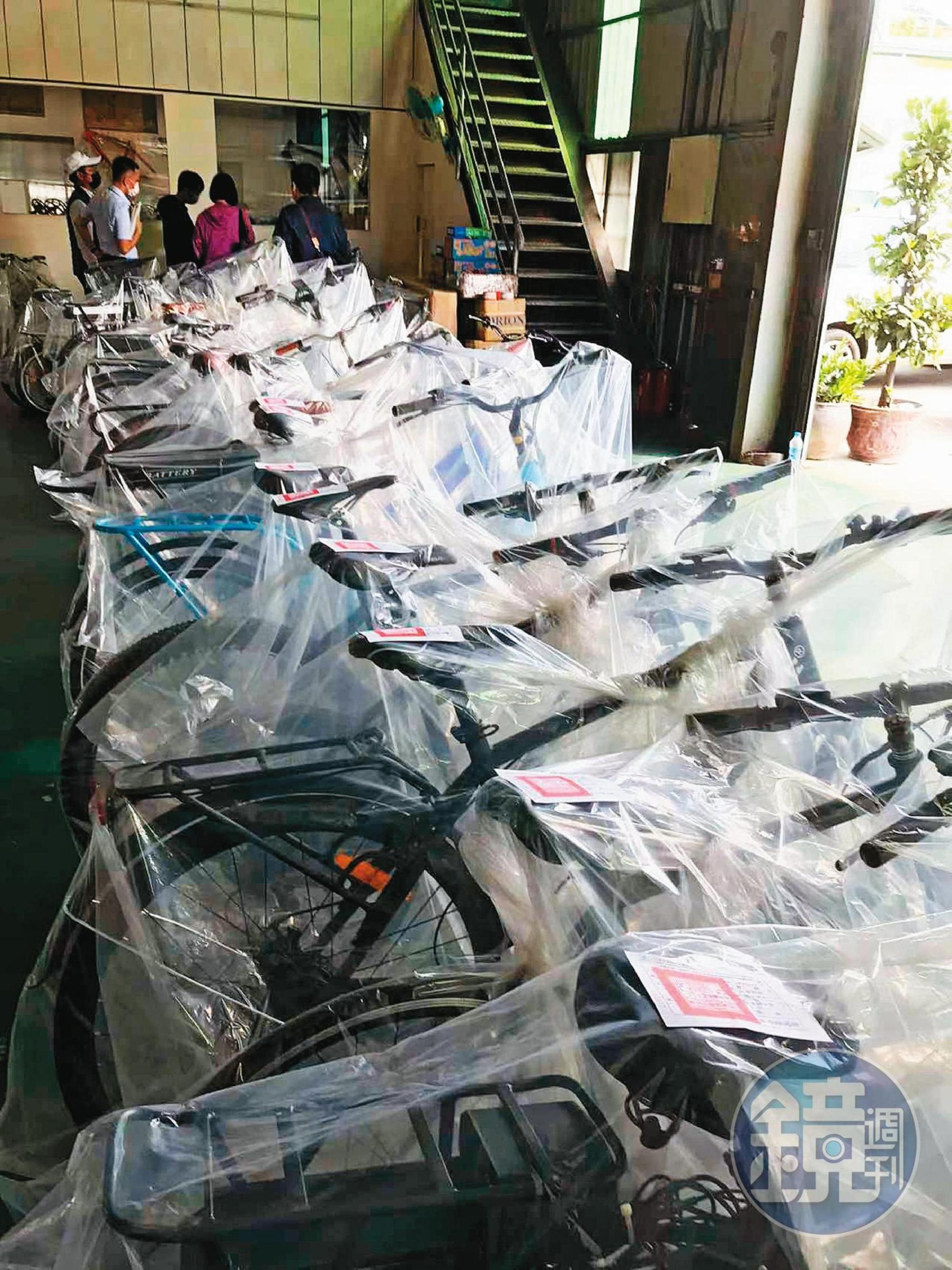 去年12月,惠承遭張乃千反告,工廠的成品因此被假扣押。(惠承提供)