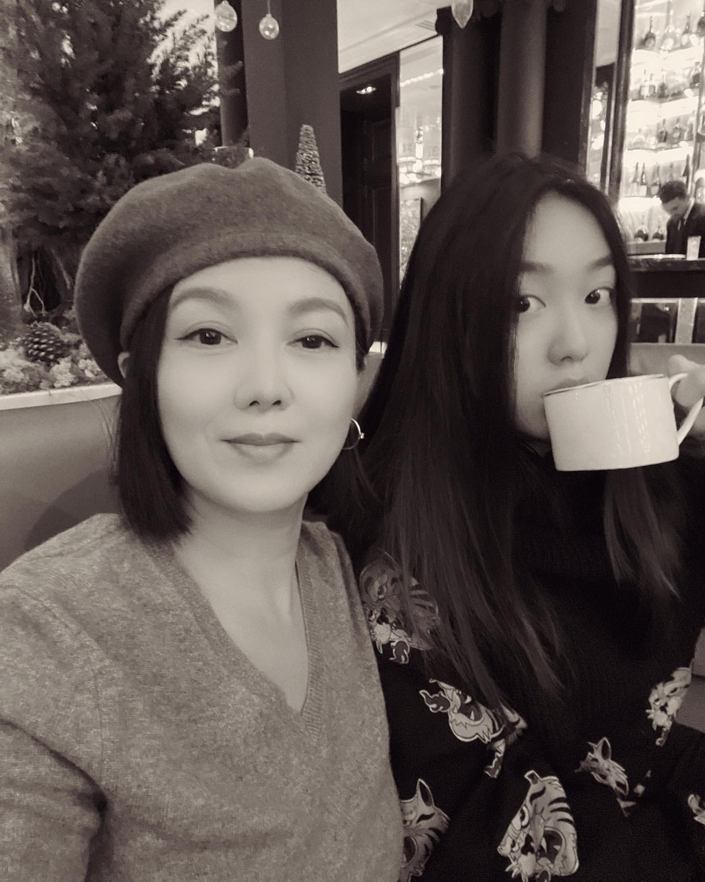 苗可麗和女兒感情親密，去年底還赴倫敦探視讀書的女兒。（翻攝自苗可麗IG）