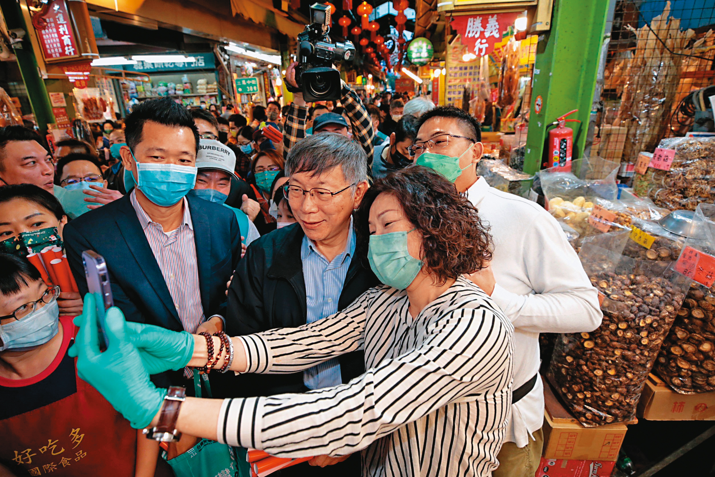 柯營定調削弱柯發言砲火，以降低仇恨值，另有意啟動「類long stay」到中南部定點停留、深入基層。