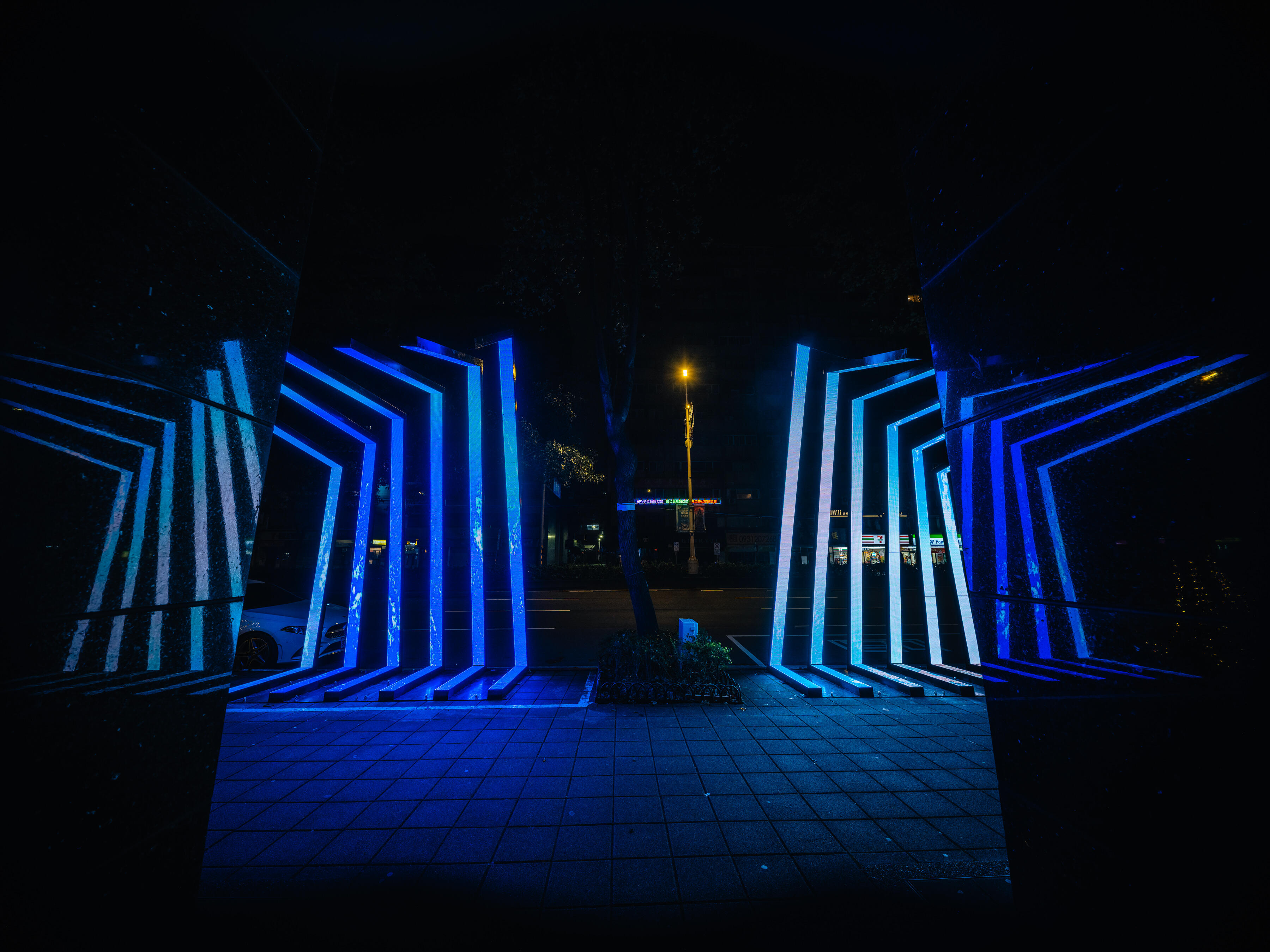 「城市光點 pixel corner」展現台北的繁忙。（2023台灣燈會在台北提供）