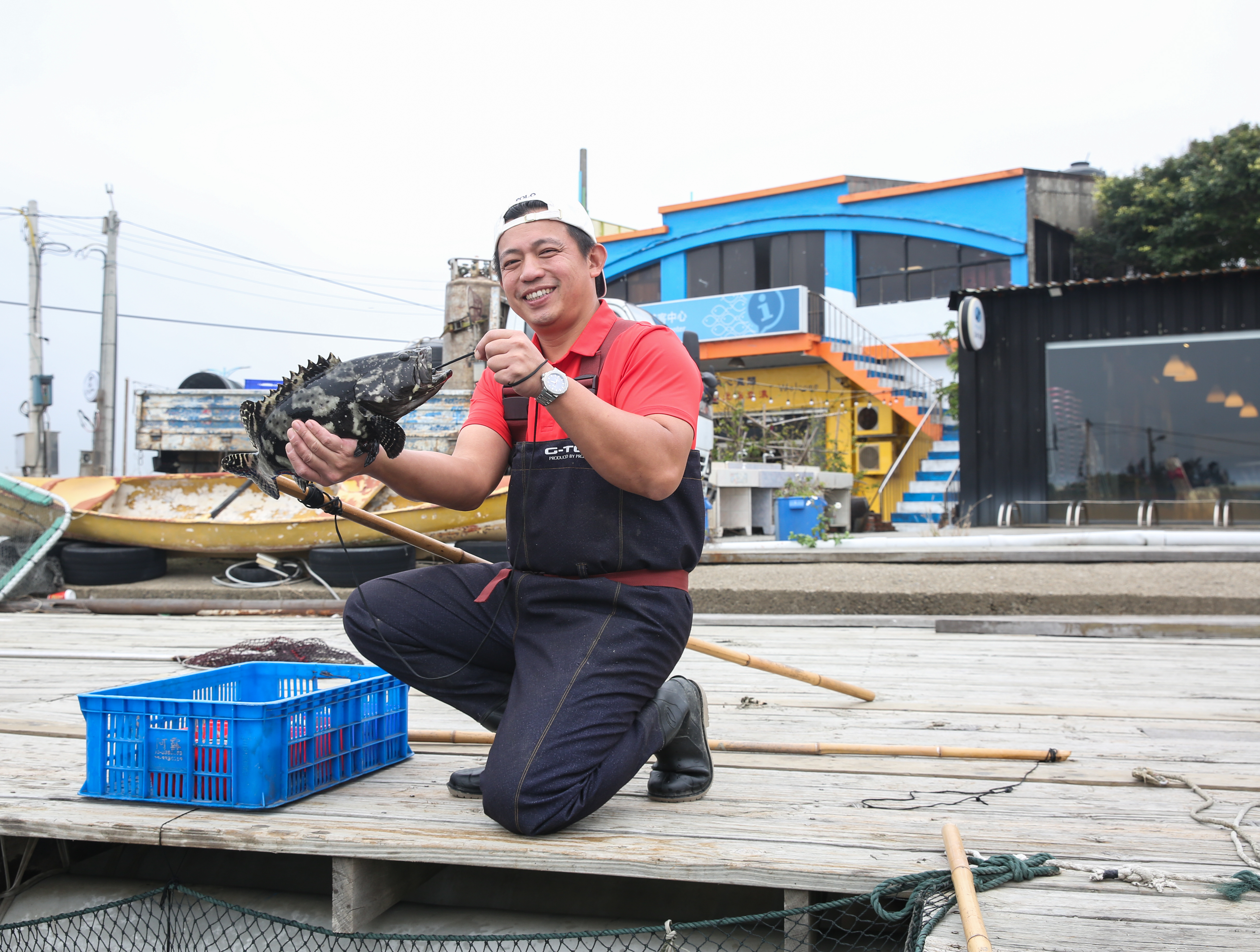 陳彥呈善用老家魚寮資源，經營從產地到餐桌零時差的無菜單料理餐廳「藍鯨魚寮」。