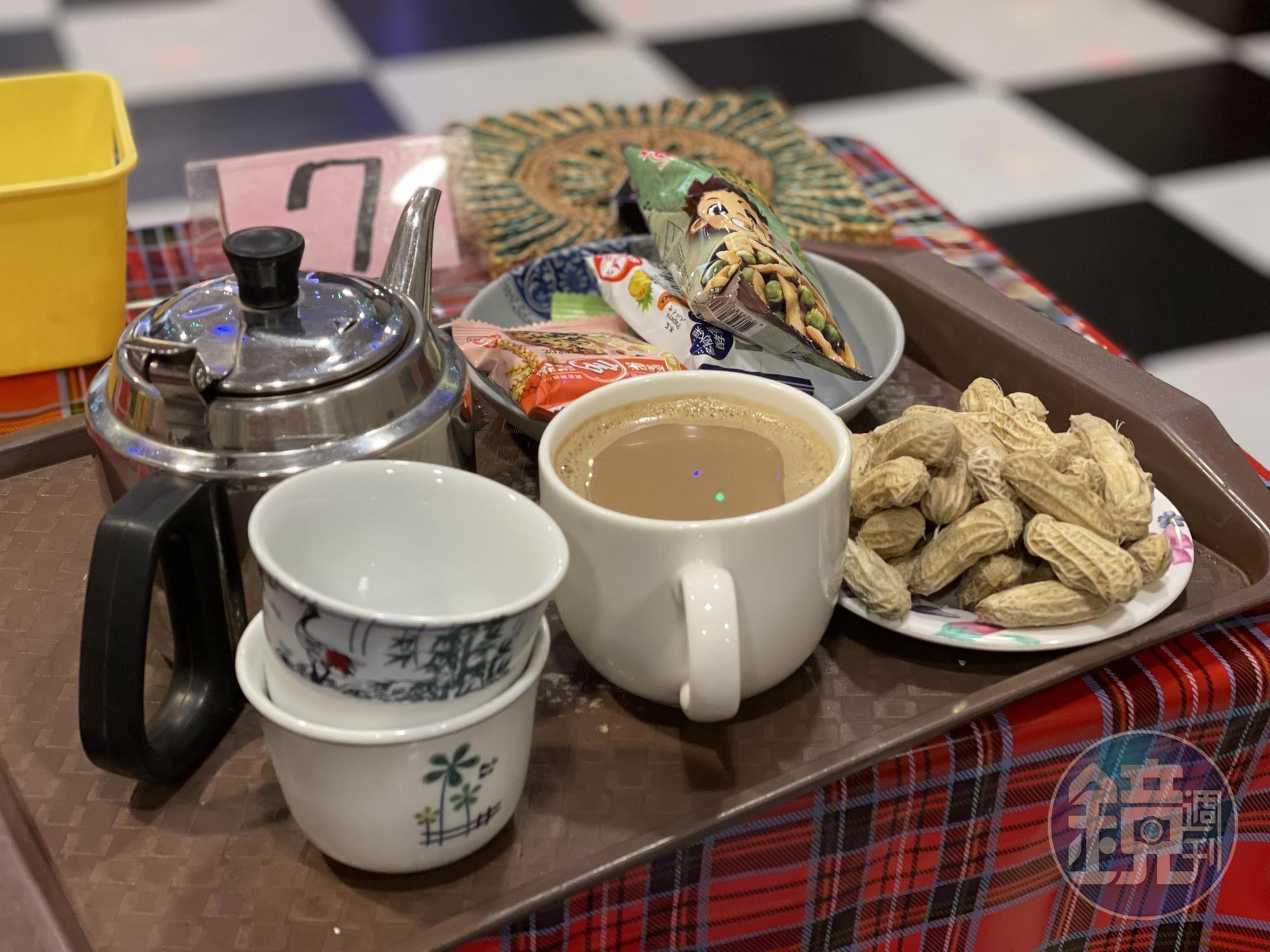 只要低消就能坐上整天,還有茶點能吃吃喝喝,其實還滿佛心。