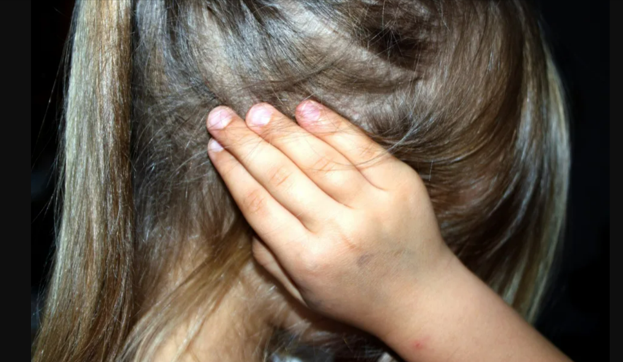 9歲女童傳裸照給網友,被媽媽發現制止。(示意圖,翻攝Pixabay)