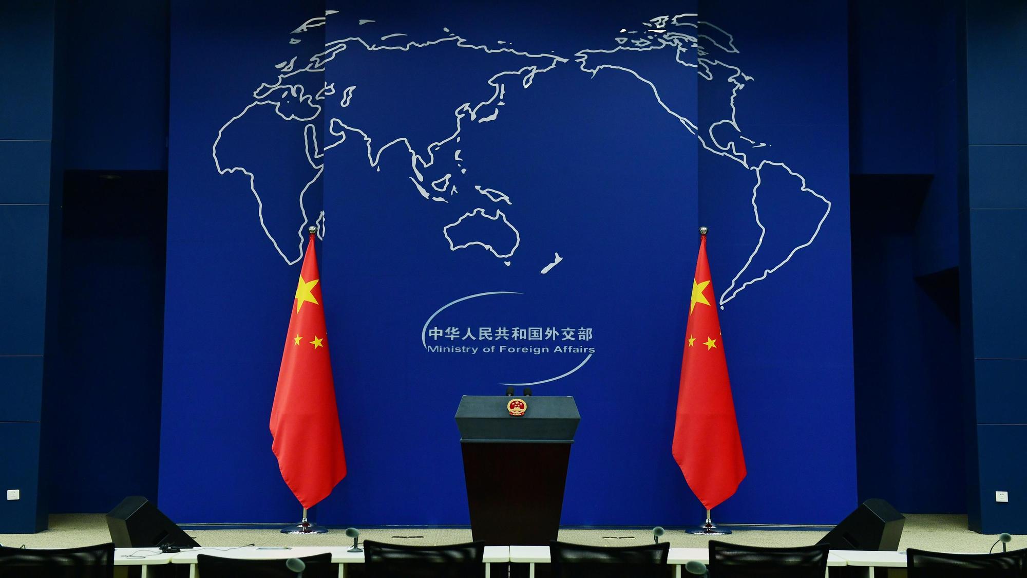 美國擊落中國間諜氣球,引起中國外交不滿聲明,該飛艇屬於民用性質,「美方執意動用武力,明顯反應過度」。(翻攝自中國外交部網站)