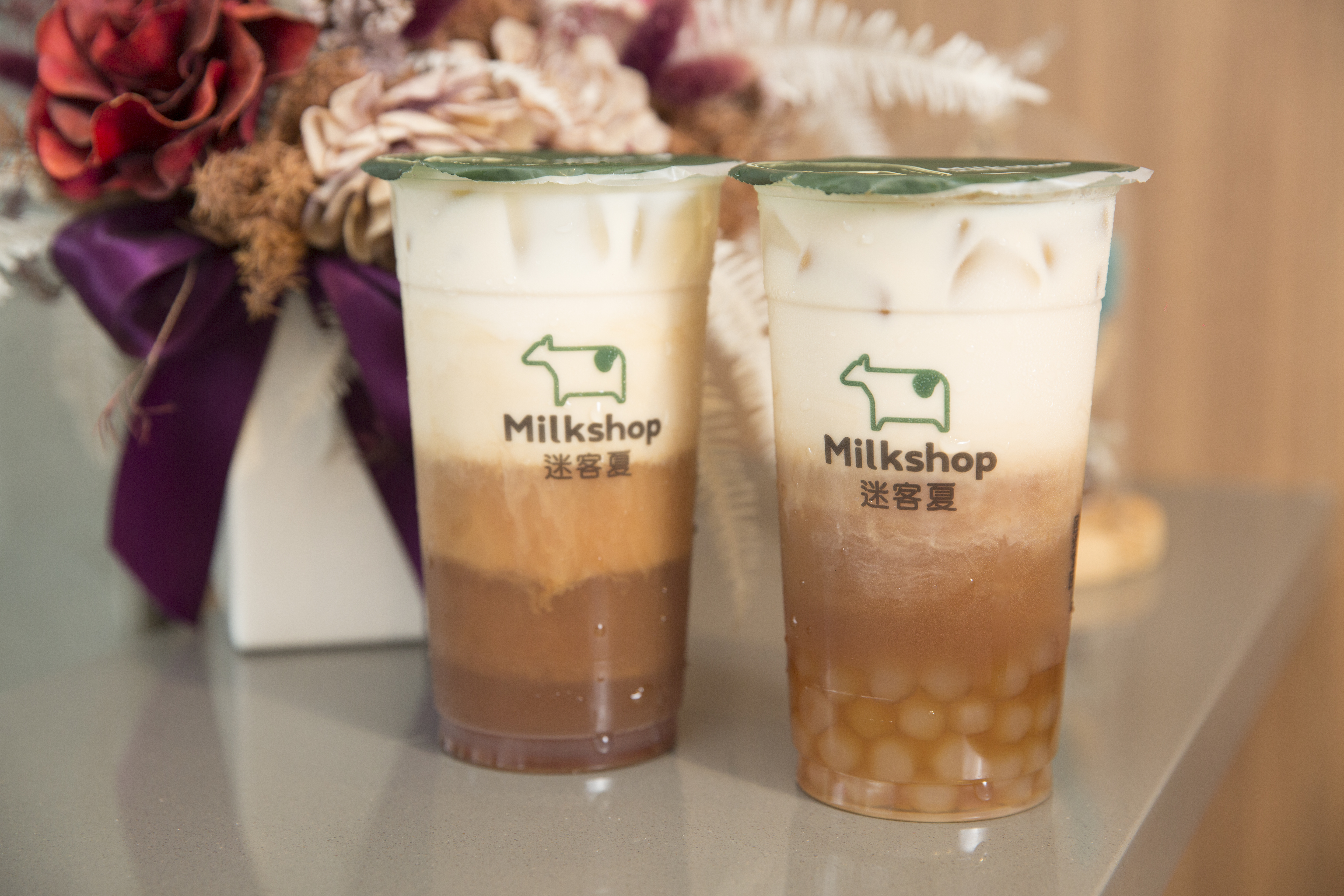 連鎖手搖飲迷客夏是許多台灣民眾的最愛，不過受通膨影響仍擋不下喊漲。（本刊資料照）