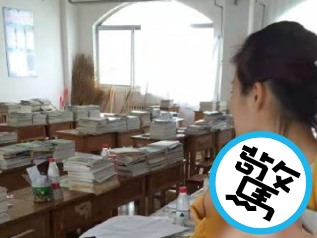 中國女老師太變態！直接把教室當炮房，無恥辱大玩性愛遊戲。（翻自《黑料不打烊》）