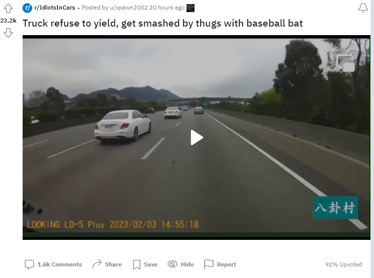 新北三峽砸車事件在reddit論壇獲得高關注。（翻攝自Reddit）