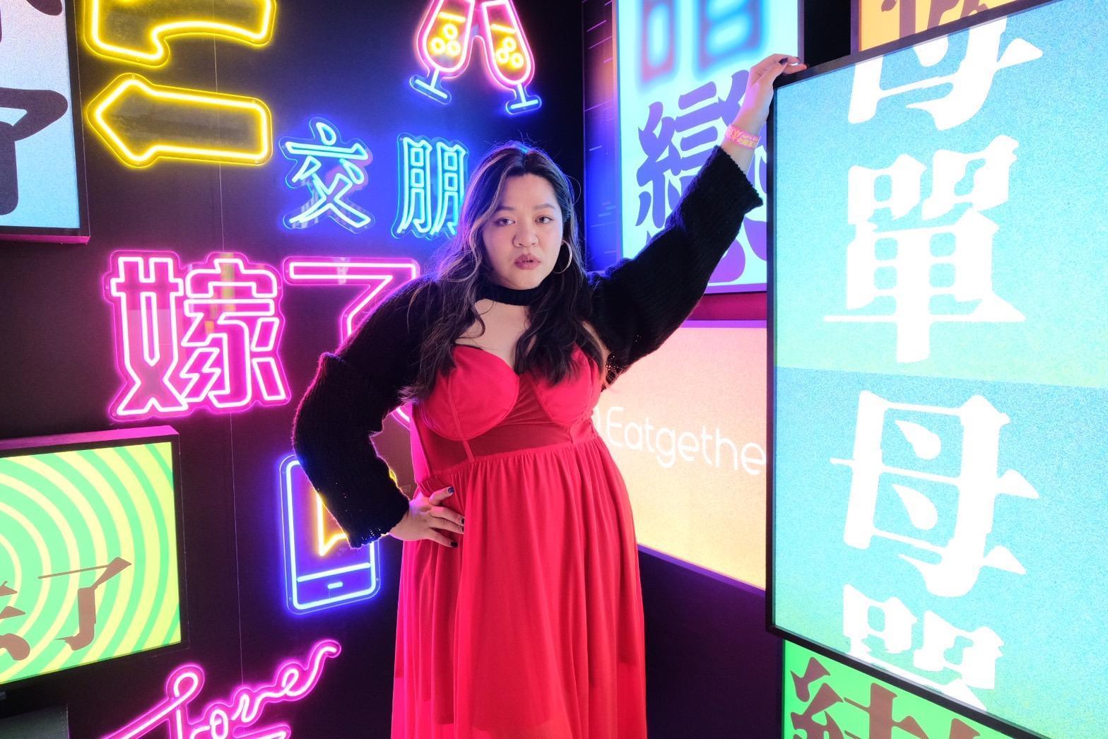 單身的Amanda笑說身邊朋友連生日願望第一個都讓給她，希望她能趕緊脫單。（開麗娛樂提供）