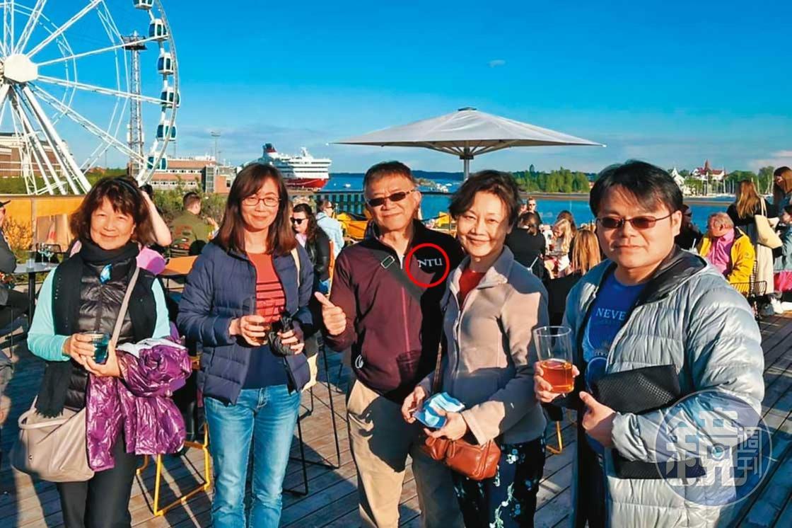 楊宏智(中)去年代表運安會到芬蘭參加活動,穿的是有NTU字樣的外套,楊妻(右2)也同行。(讀者提供)