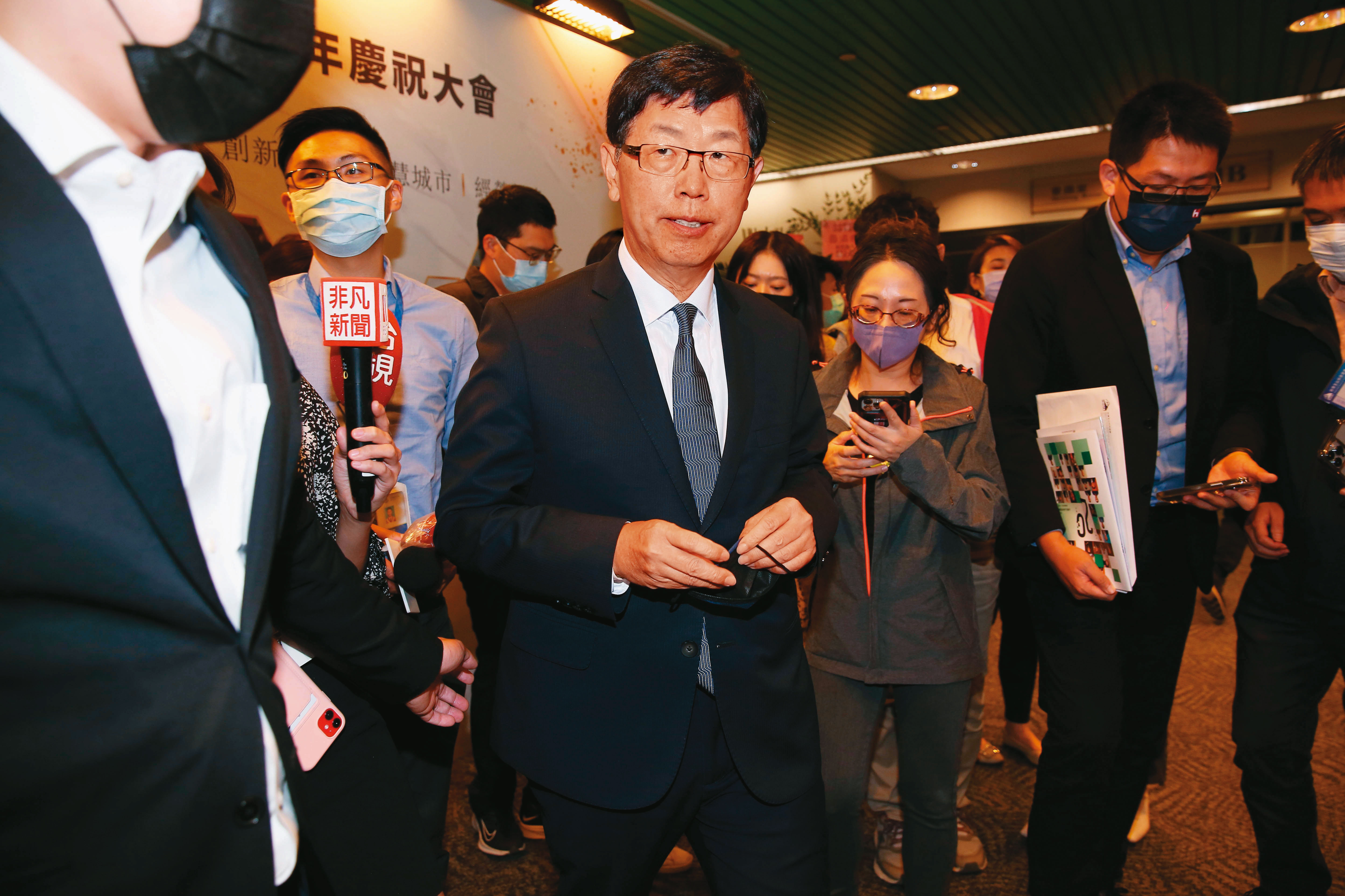 鴻海集團董事長劉揚偉（圖）遭控違法解雇推動MIH電動車平台的技術長魏國章，新北地院本月21日首度開庭。