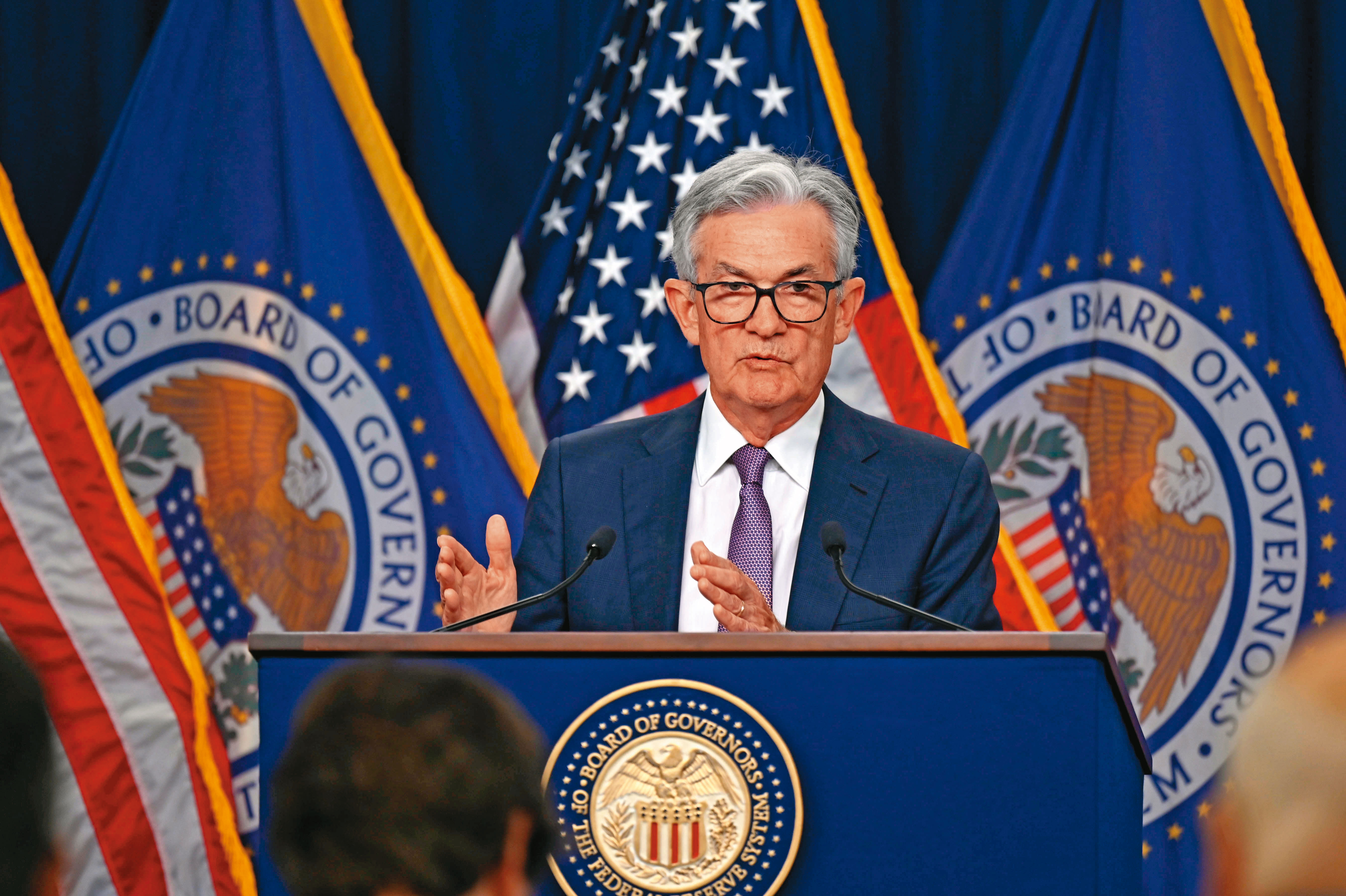 聯準會主席鮑威爾重申繼續升息方向不變，今年內不適合降息。（翻攝自聯準會官網）