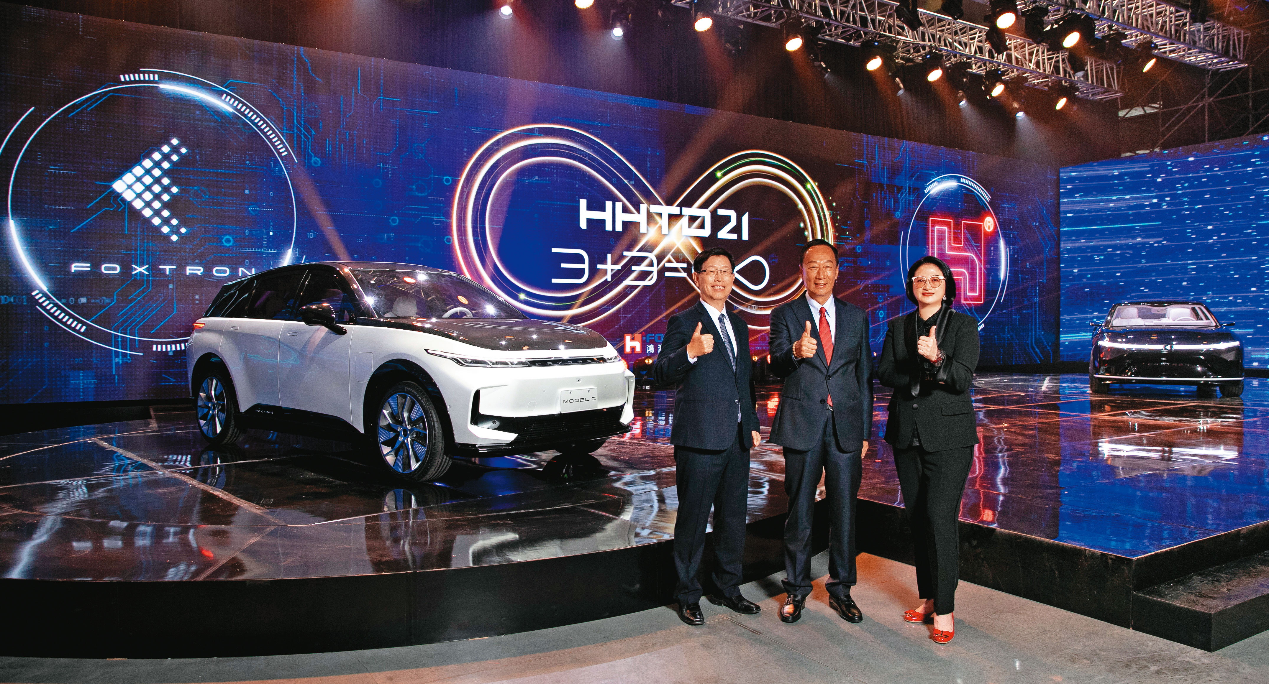 2020年嚴陳莉蓮決定與鴻海董事長劉揚偉合資鴻華先進開發電動車。隔年就開發出首款Model C。（裕隆提供）
