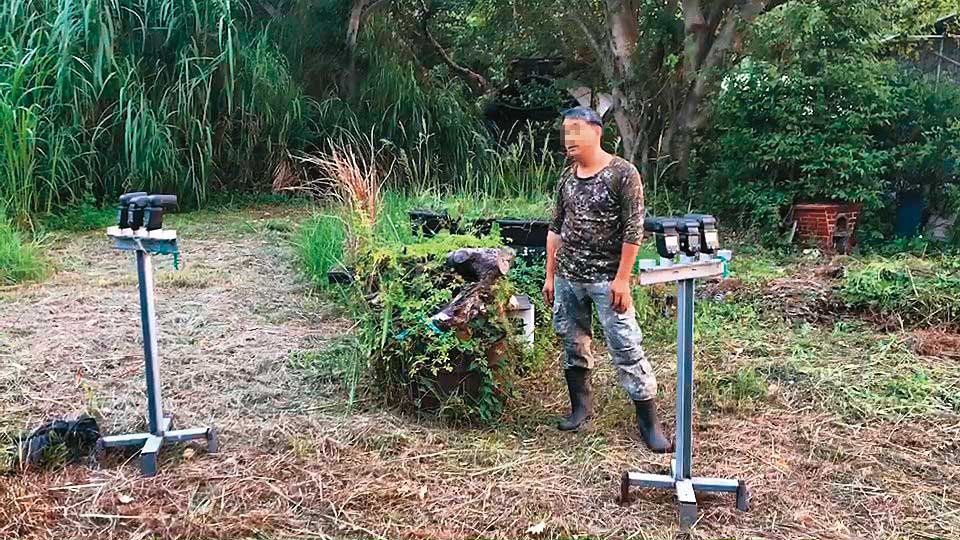 器材定位後，鳥客只要照著指示動作，就能輕鬆拍鳥。
