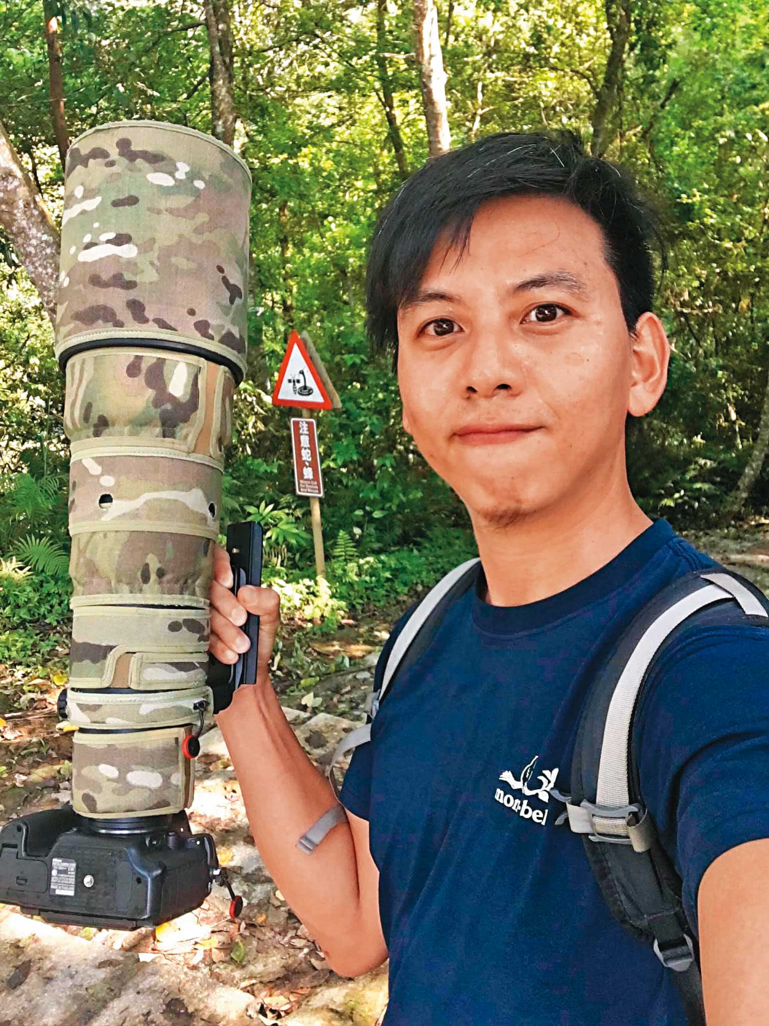 生態攝影師白欽源（圖）聽出大冠鷲叫聲不同，小心埋伏後，才拍到這張難得的交配畫面。（白欽源提供）