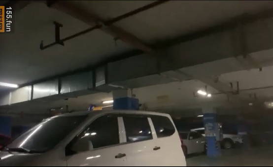 變態男以「開車載你回家」為由,趁機對妹子撿屍性侵。(翻自《黑料不打烊》)
