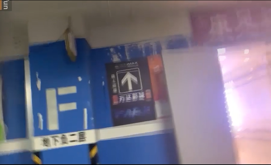 影片顯示地點是湖南邵陽「大漢悅中心」的地下停車場。（翻自《黑料不打烊》）