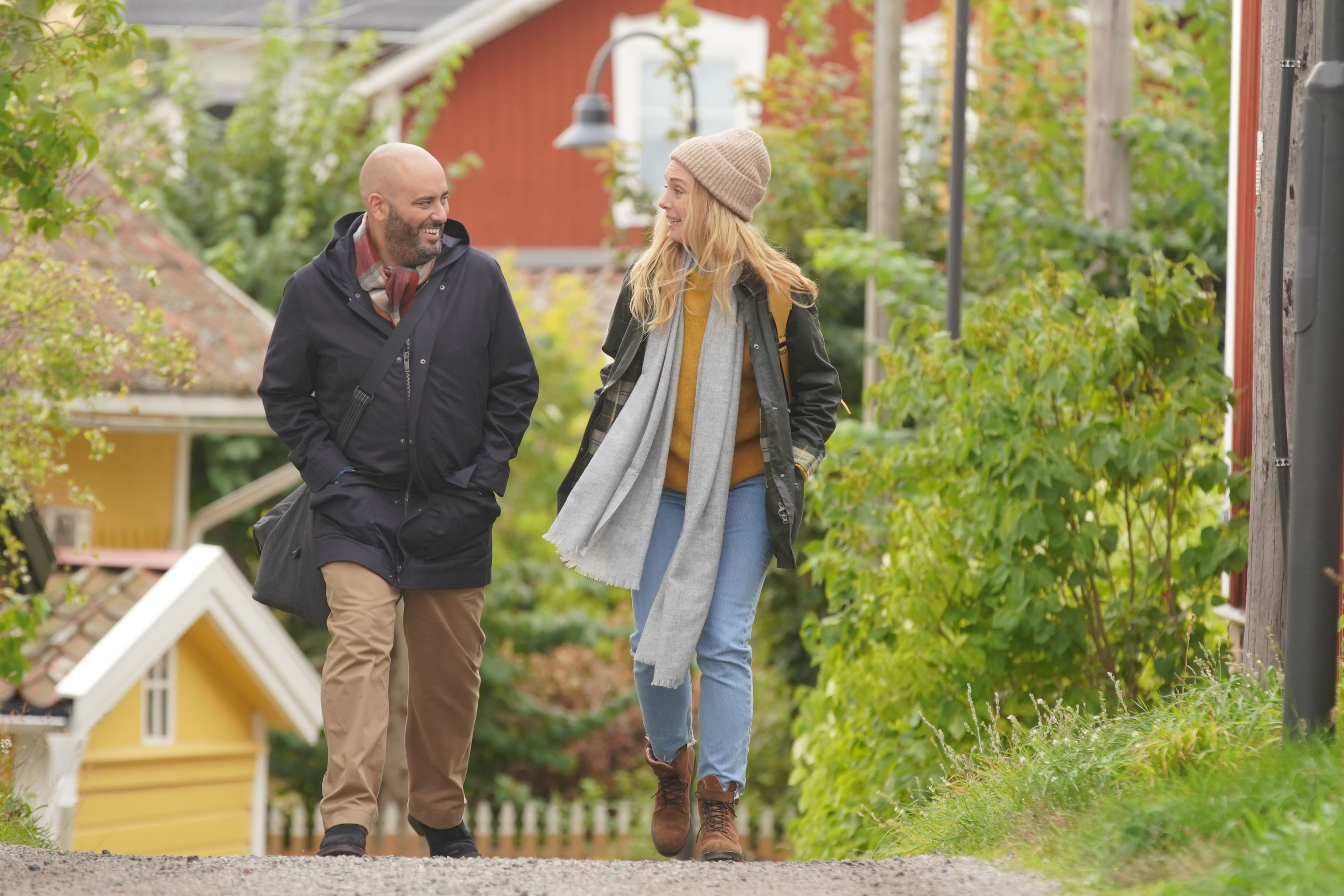 《不離職冒險王》描寫小公務員拒絕「被離職」，因此被不停調職，直到他在新職場遇見女科學家，人生因而改變。（甲上提供）