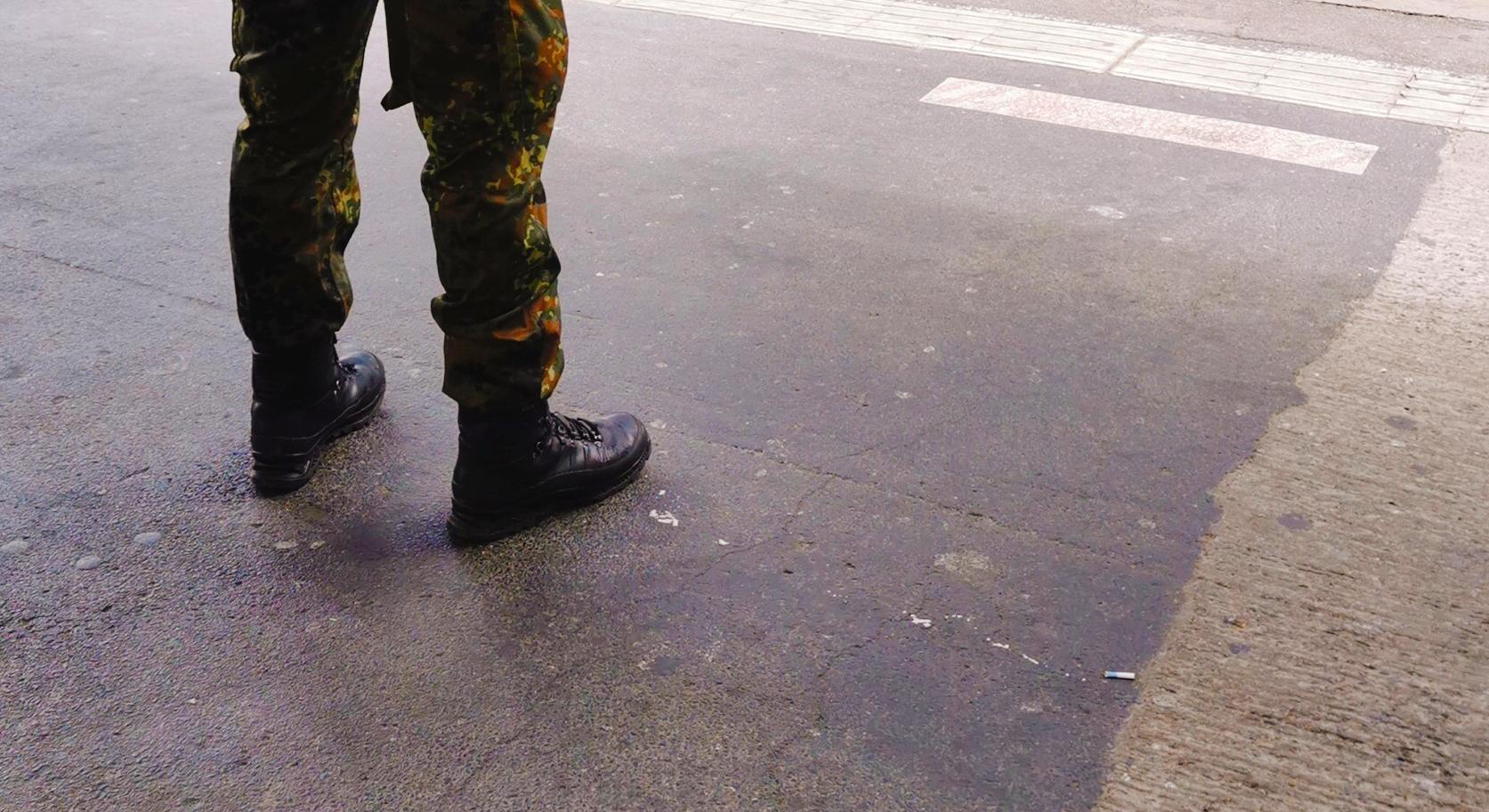 南韓陸軍傳出一起離譜軍中霸凌事件，一名下士竟拿電鑽直接鑽下屬士兵手臂。（示意圖，photoAC）