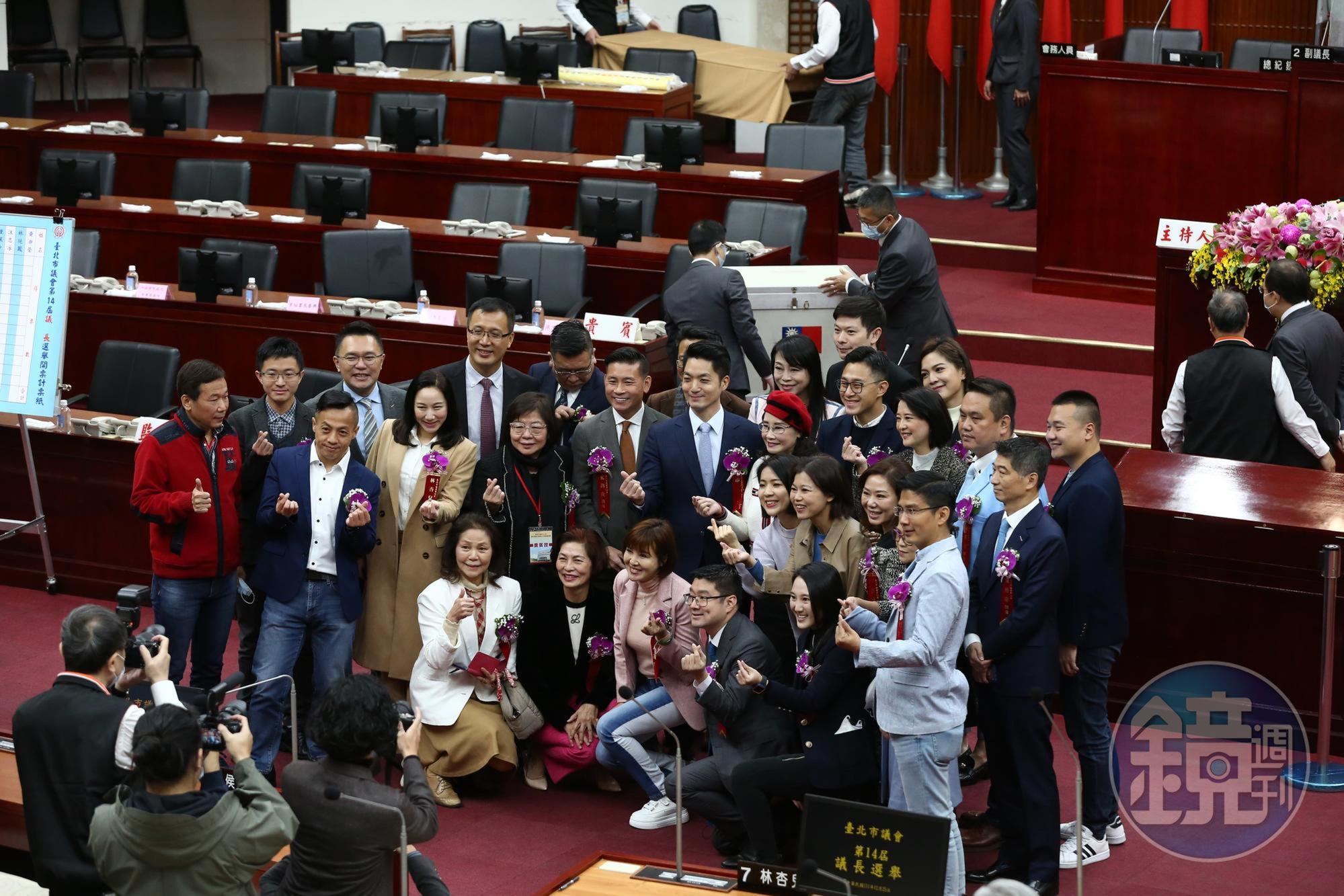 本屆議員去年底才剛當選就職，除了王鴻薇已經參加補選成為立委，國民黨又傳出有8名議員要爭取2024立委提名。