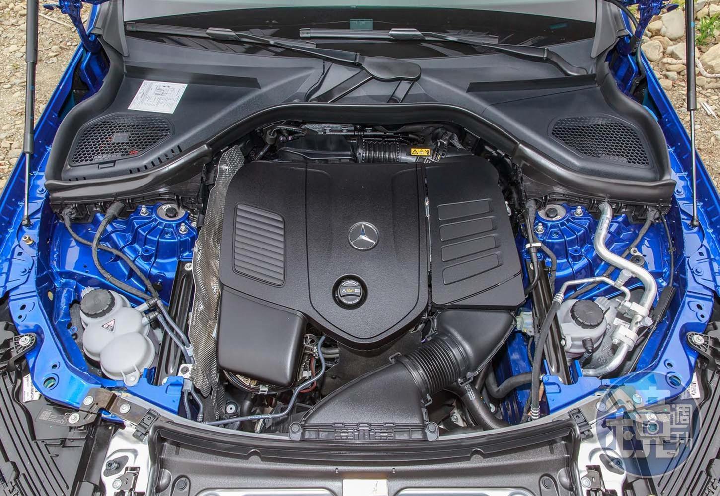 GLC200的動力心臟使用上2.0升渦輪引擎加上48V，這顆代號M254的單元，其實也不算什麼太新穎的東西，最大馬力輸出204+23hp。