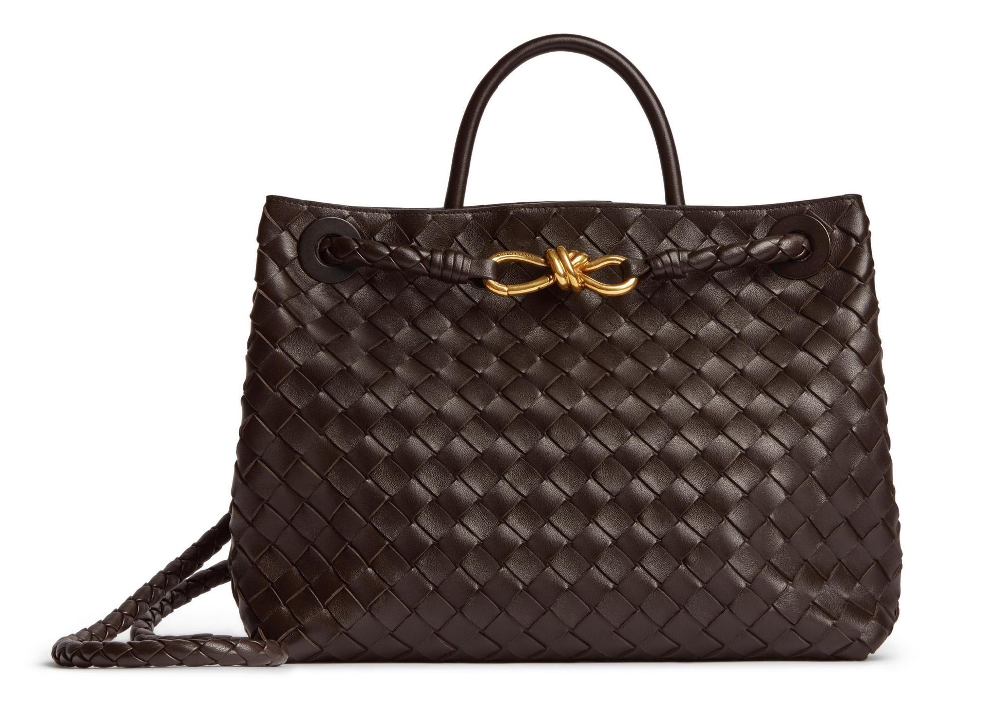 Andiamo深棕色編織羊皮中型手提包。NT$150,800（BOTTEGA VENETA提供）