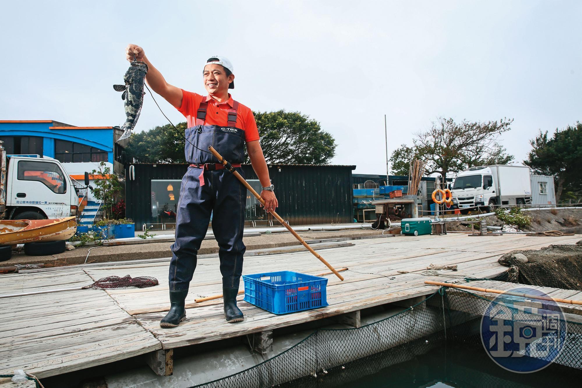 陳彥呈善用老家魚寮資源，經營從產地到餐桌零時差的無菜單料理餐廳「藍鯨魚寮」。