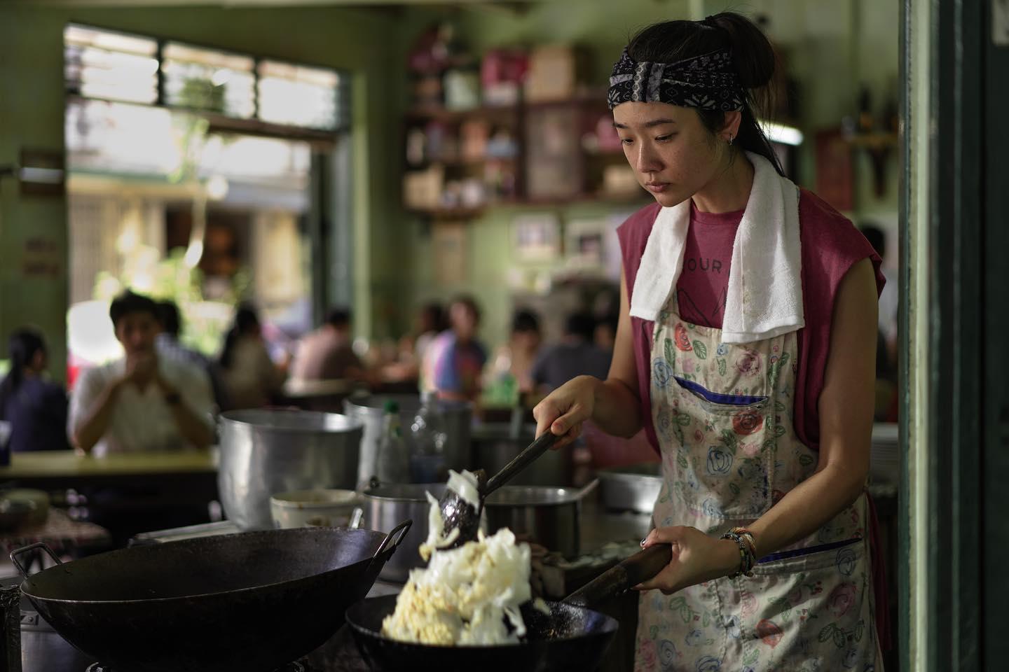 Aokbab於Netflix的新作，她飾演一位曼谷舊城區小吃店出身的廚師。（翻攝自Netflix Thailand臉書粉絲頁）