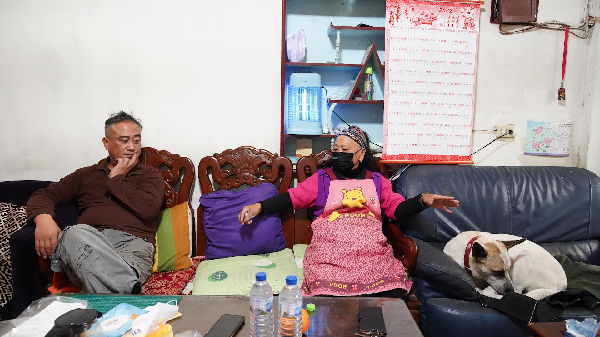  《當飛機飛過》記錄桃園航空城開發計畫啟動，居民近年必須集體搬遷的過程。（公視提供）