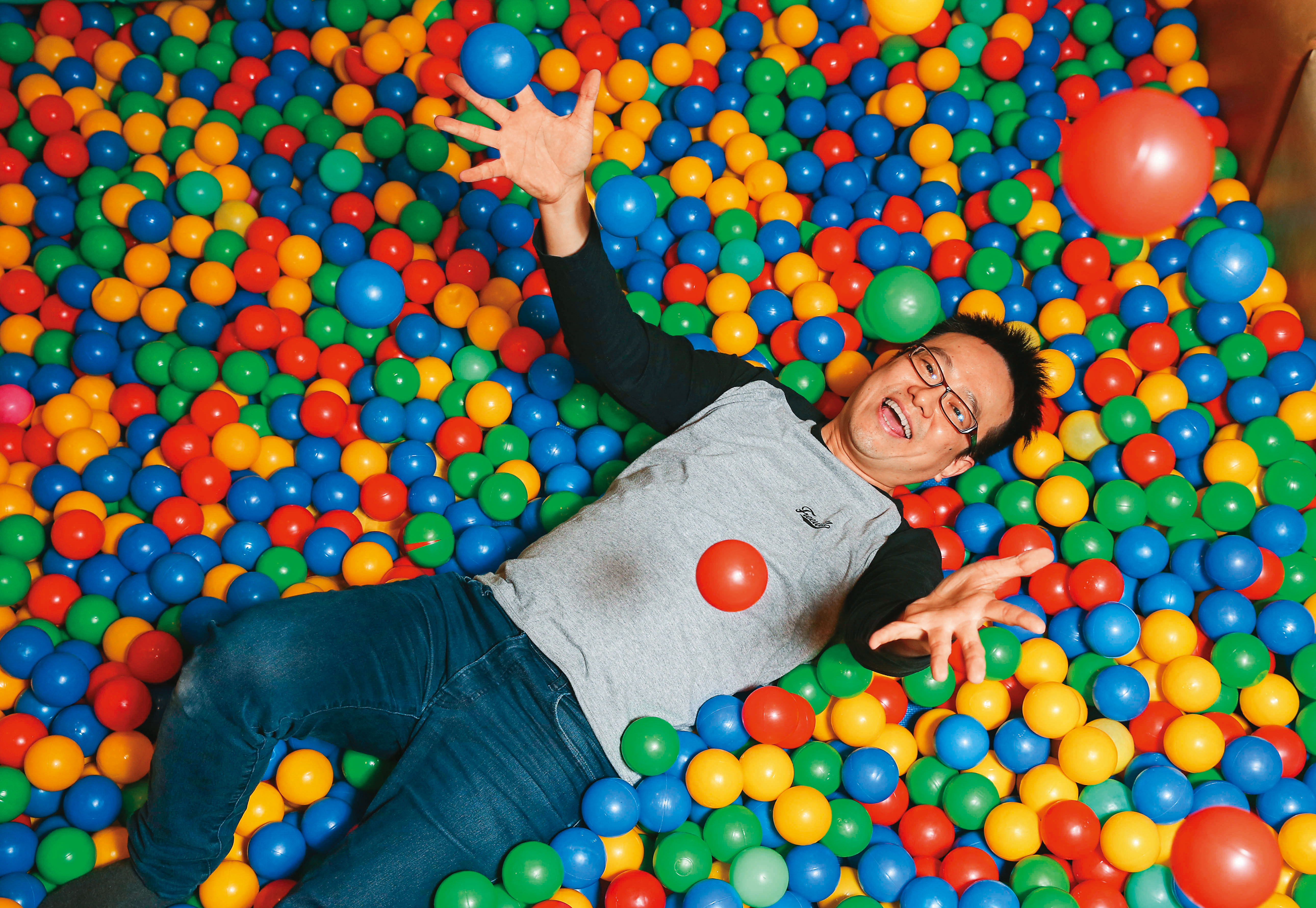 過去在科技業工作的黃紹博，靠投資實現財富自由，如今是育有3寶的全職奶爸。