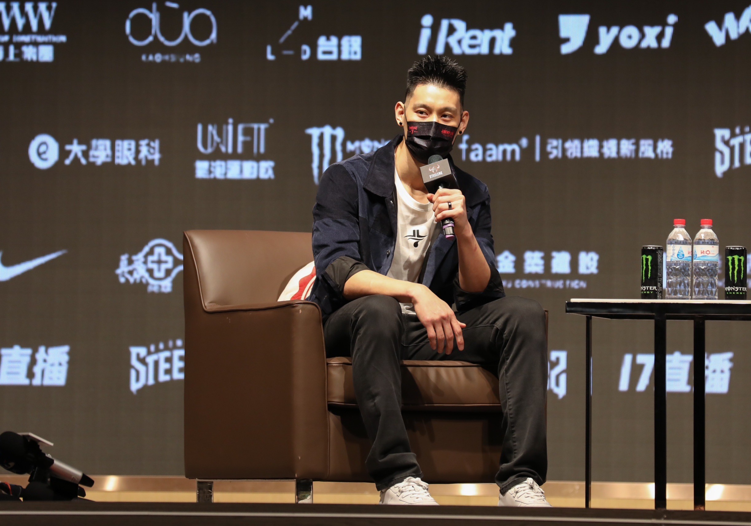 高雄17直播鋼鐵人今舉行林書豪（圖）加盟記者會。