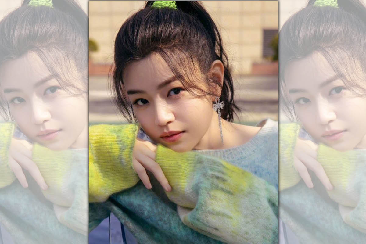 陳妍希靠著馬尾造型打造初戀感。（翻攝自陳妍希微博）