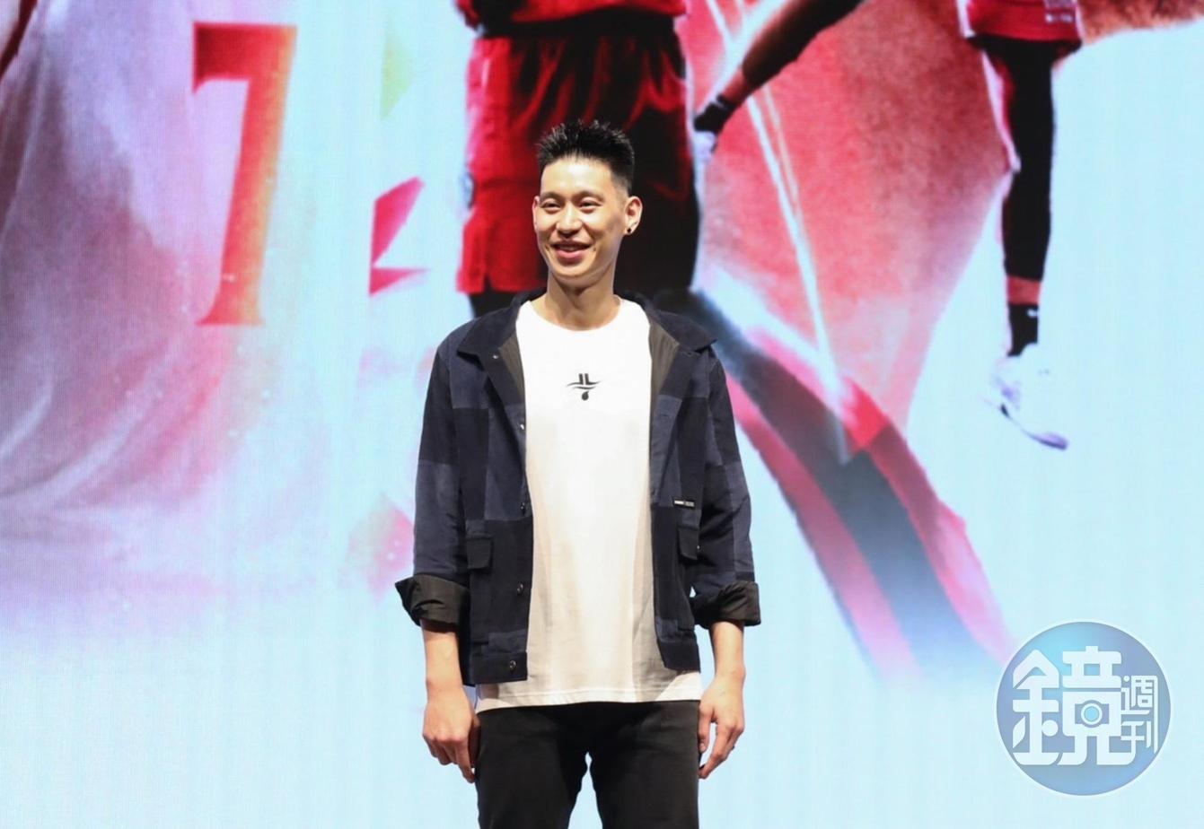 林書豪加盟高雄17直播鋼鐵人,昨舉行記者會。