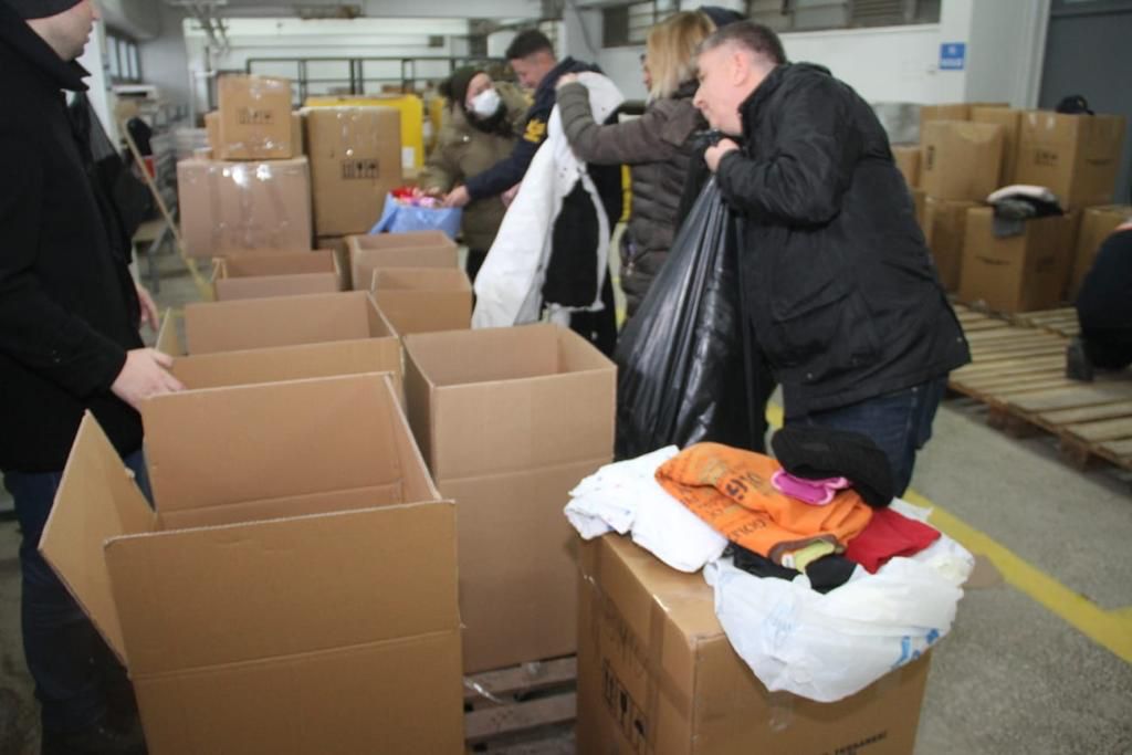 土耳其6日發生芮氏規模7.8強震，許多善心民眾捐贈物資至當地。（翻攝自@tcsavunma Twitter）