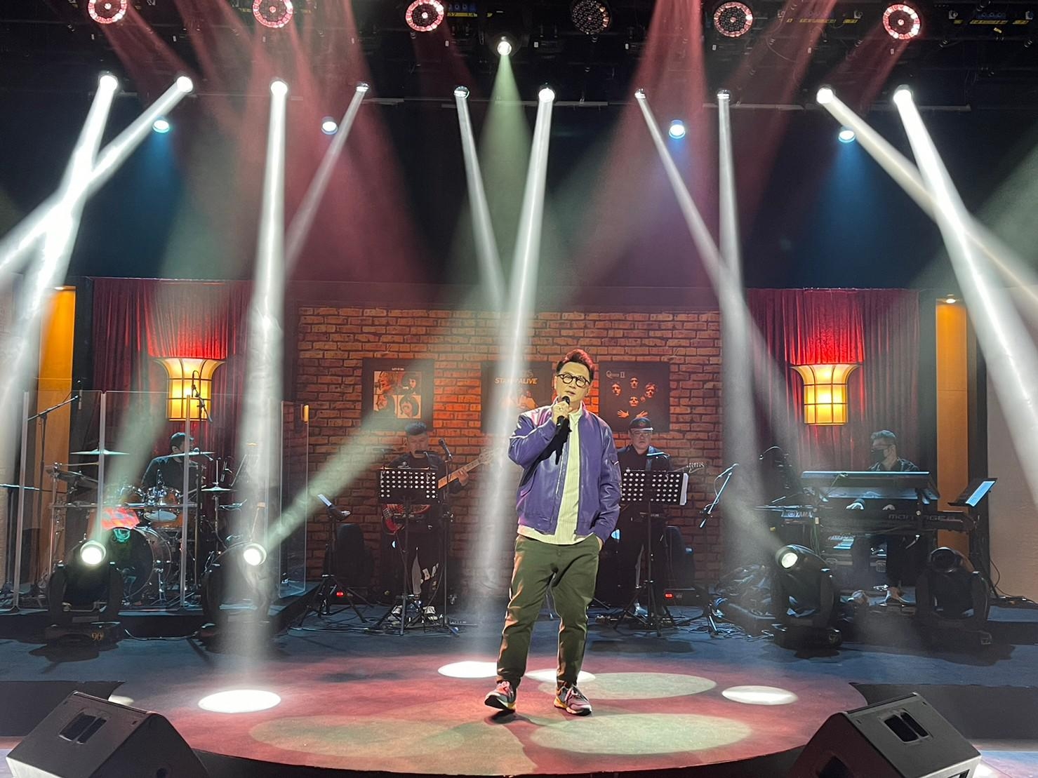 歌手身分出道逾30年的何篤霖以專輯《一生能有幾次選擇》一砲而紅，卻對成名曲封口近20年。（年代MUCH台提供）