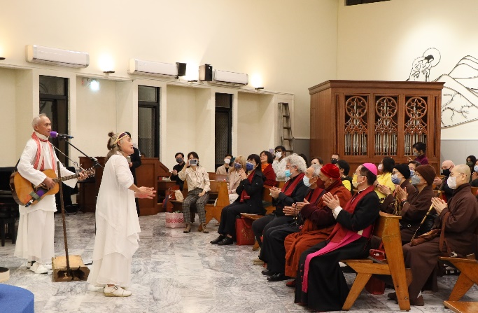 世界宗教博物館發展基金會主辦的跨宗教「彈琴說愛音樂會」,8日晚間在輔大淨心堂舉辦。(世界宗教博物館提供)