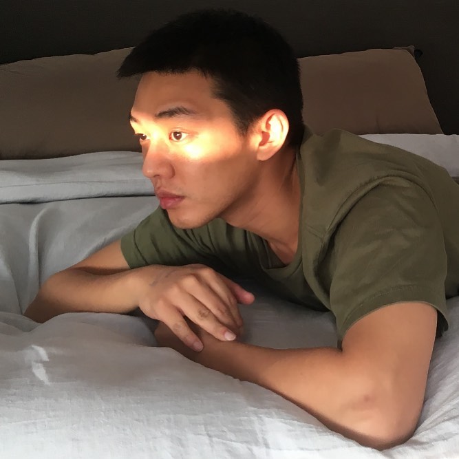 35歲的劉亞仁在韓國有「忠武路票房保證演員」之稱，業界都在關注案件後續發展。（翻攝劉亞仁IG）