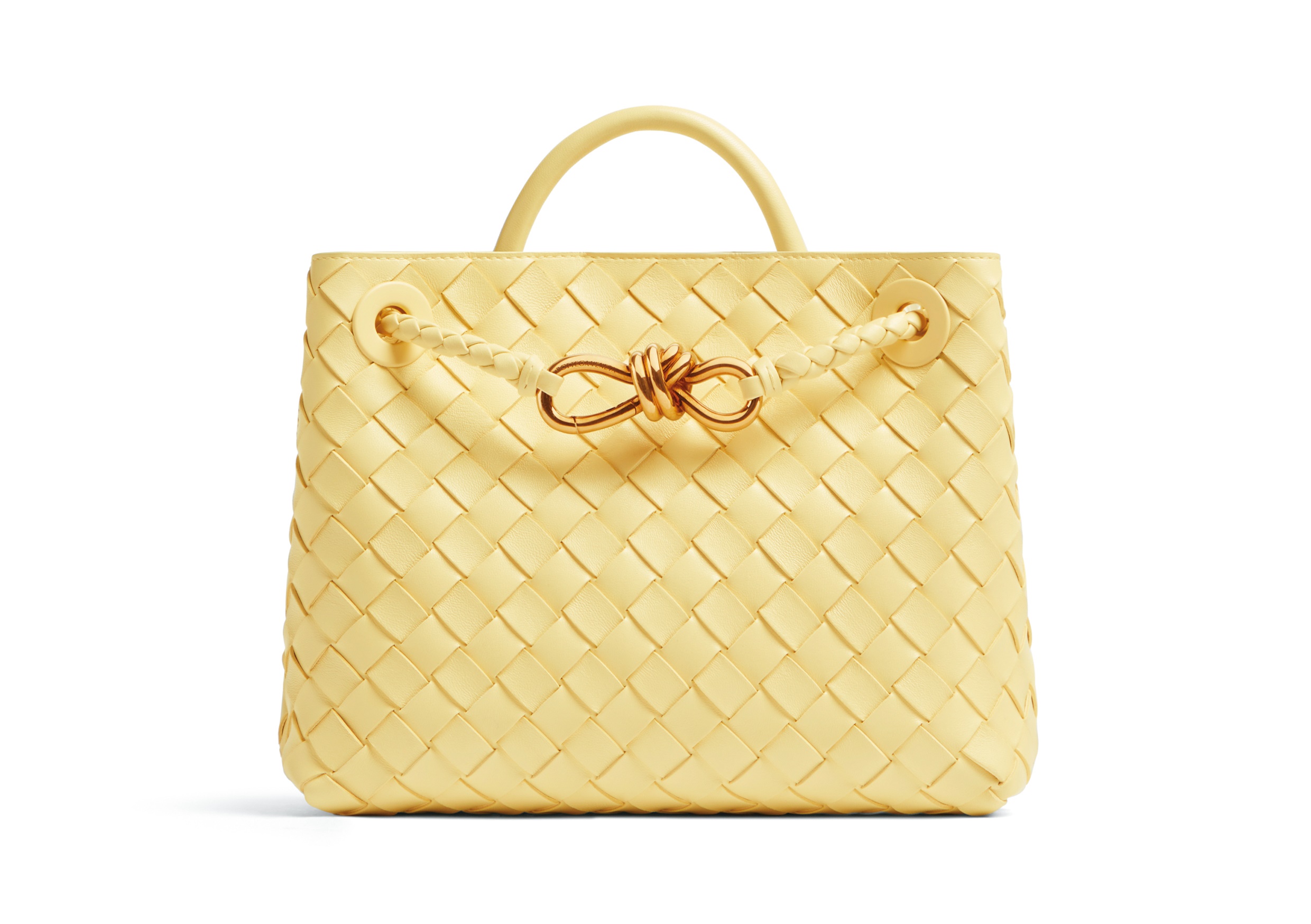 Andiamo冰淇淋色編織羊皮小型手提包 NT$119,300 （Bottega Veneta提供） 