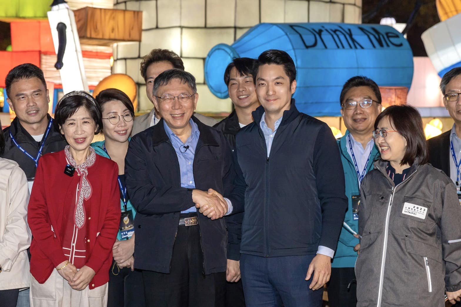 台北市長蔣萬安9日接待前台北市長、民眾黨主席柯文哲與妻子陳佩琪到台灣燈會賞燈。（翻攝蔣萬安臉書）