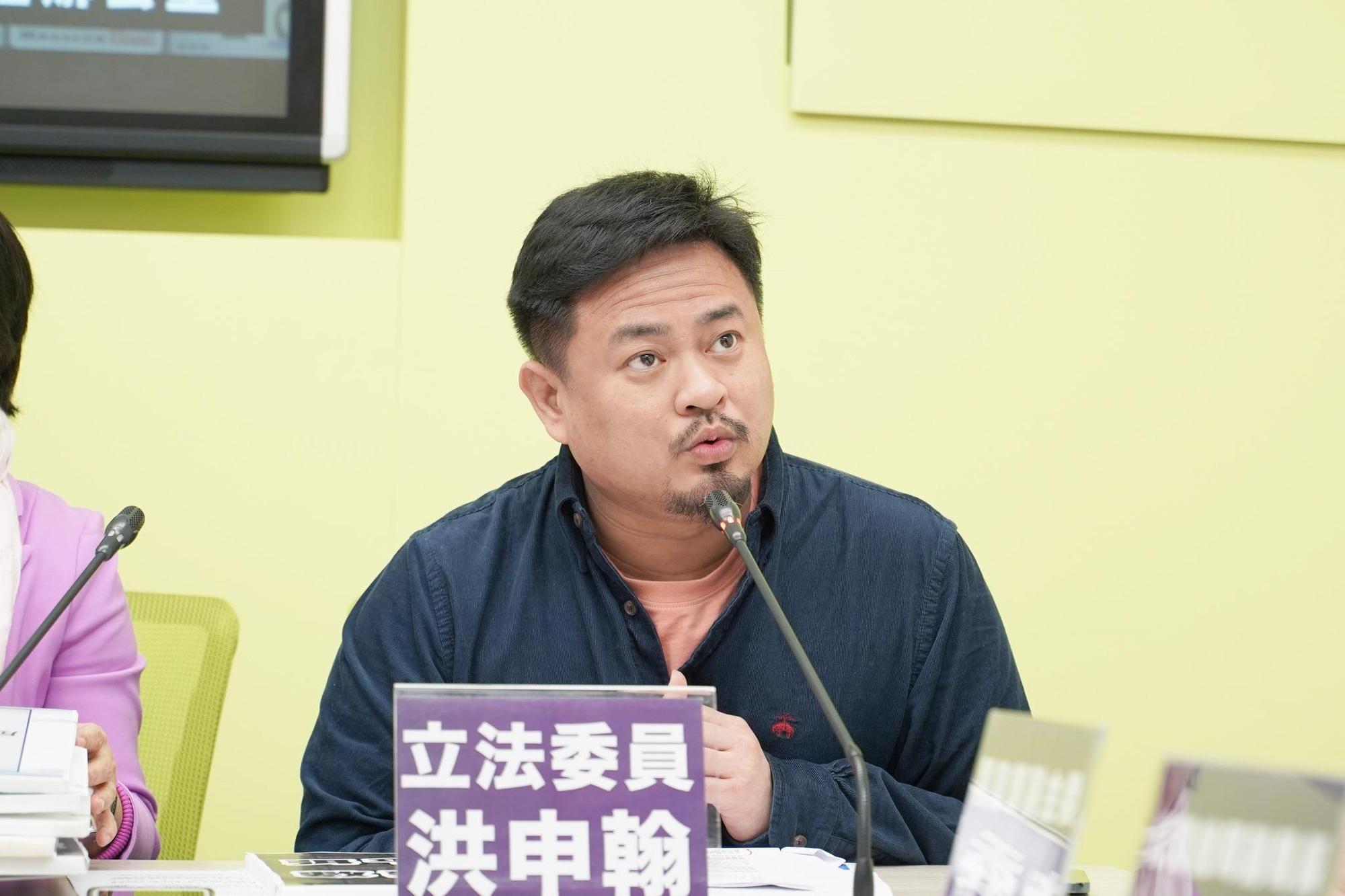 洪申翰呼籲,地方與中央重視拾荒者的勞動權益,及都市土地法規、回收站法規的調整、管理監督。(翻攝洪申翰臉書)