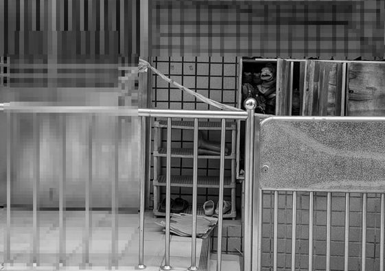 新北市土城發生一對生活困頓的夫妻,在家中死亡多時,遺體已發黑。(翻攝畫面)