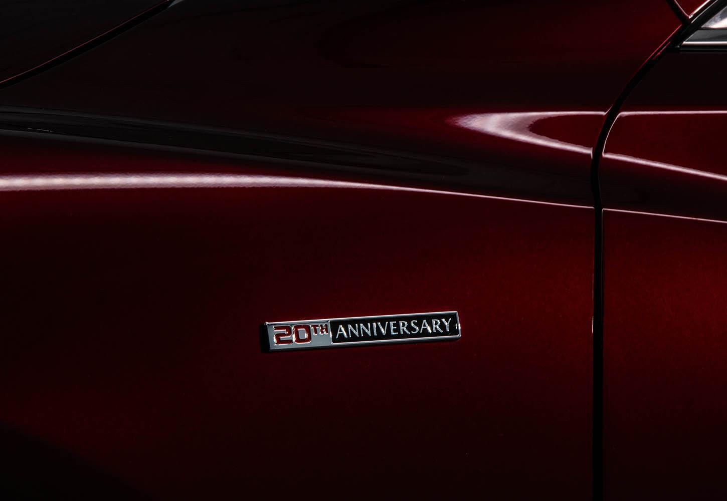 車側葉子板上獨有的20周年專屬徽飾。