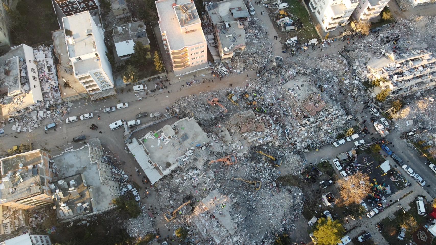 土耳其強震造成大量死傷,台灣派遣130搜救隊員赴災區救災,但據悉已有隊員出現創傷後壓力症候群。(翻攝自消防署臉書)