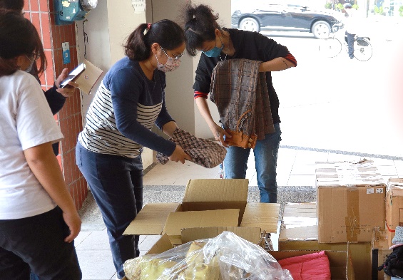 台灣基進為土耳其震災發起物資募集，短短3天愛心物資已經在台南黨部滿溢出來。（翻攝自台灣基進臉書）