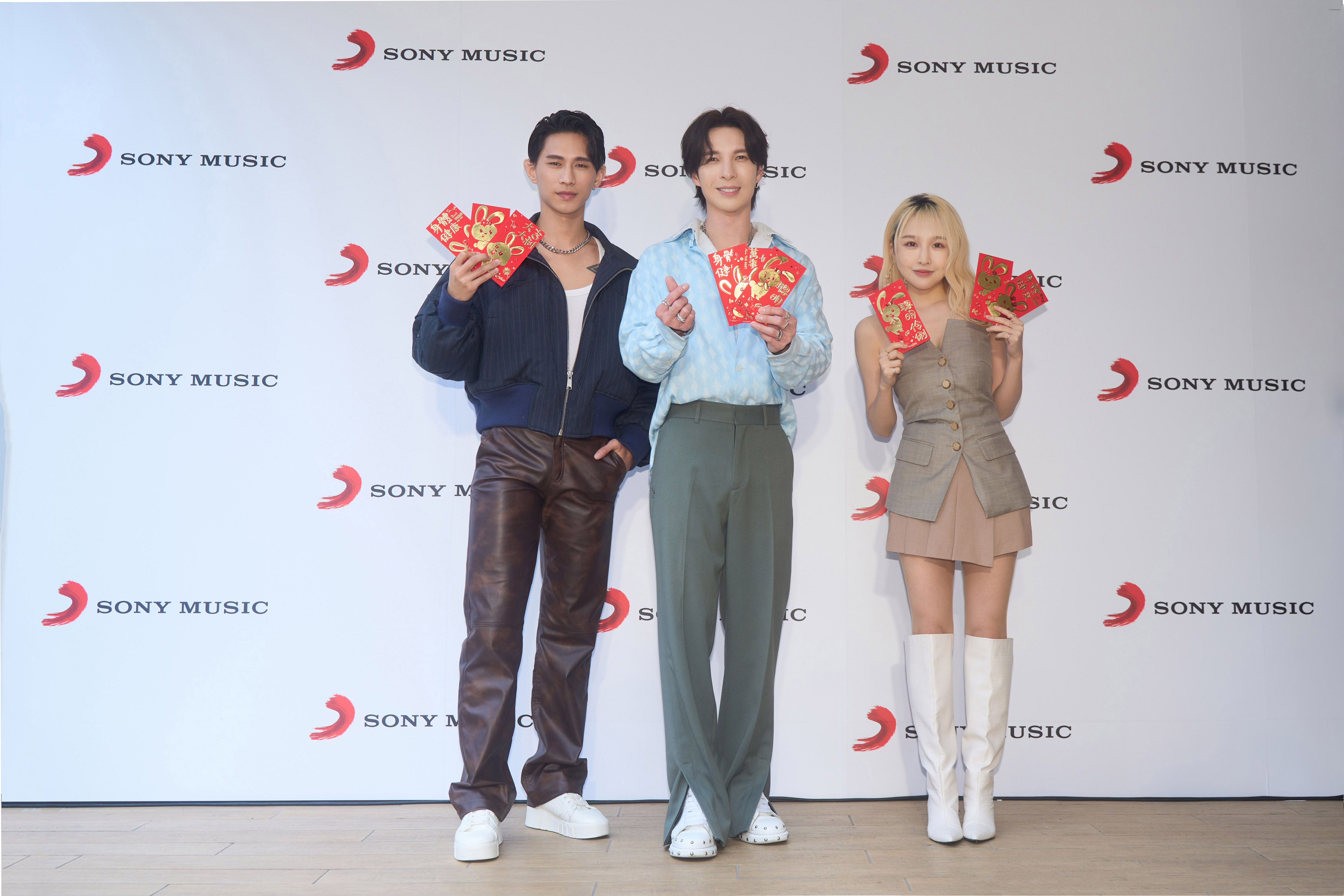 柏霖（左起）、陳勢安、張若凡過年前陸續推出音樂作品都有亮眼表現，唱片公司為此舉辦慶功活動。 （索尼音樂）