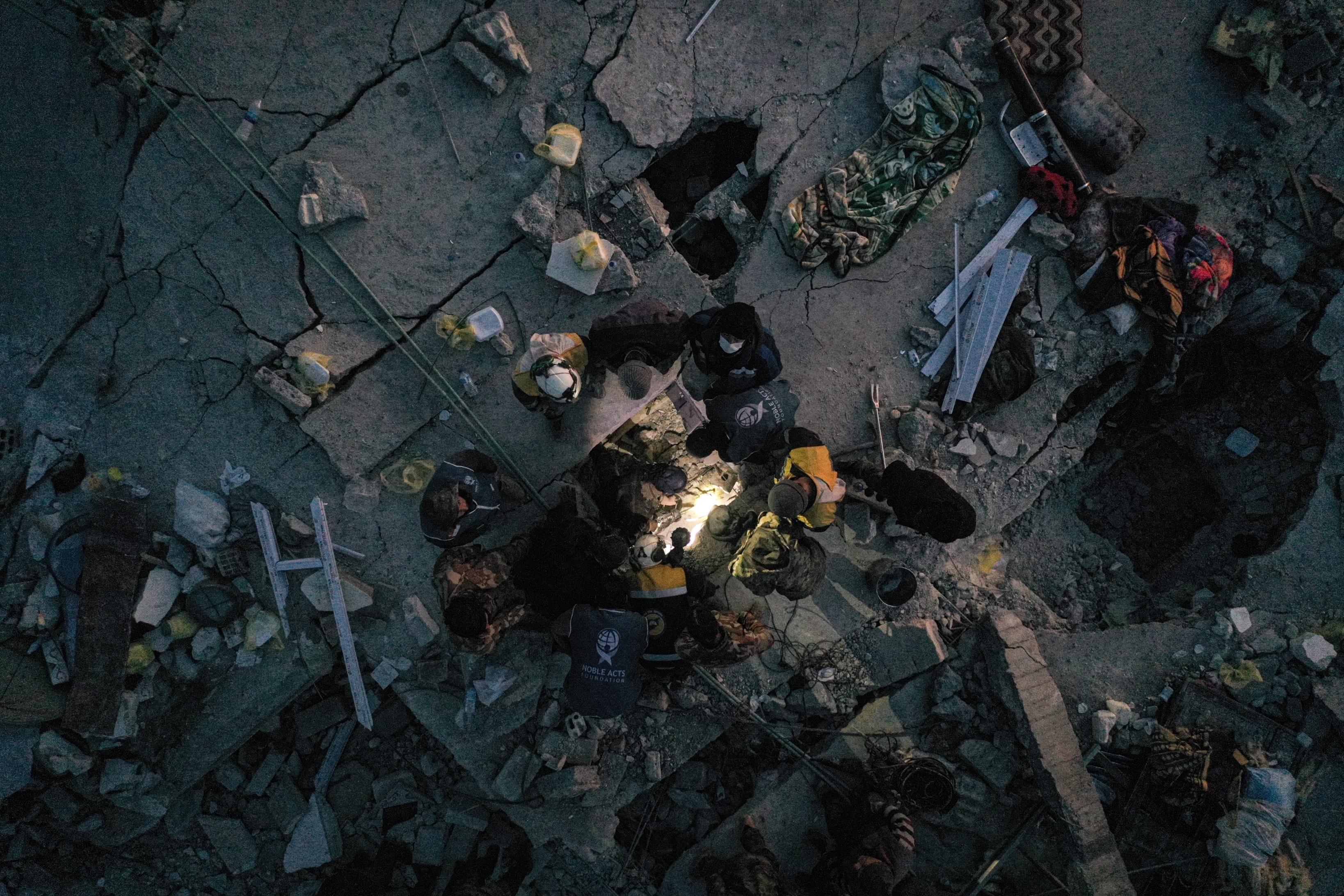 人道救援機構「白頭盔」呼籲更多救援物資進入敘利亞。（翻攝自推特@SyriaCivilDef）