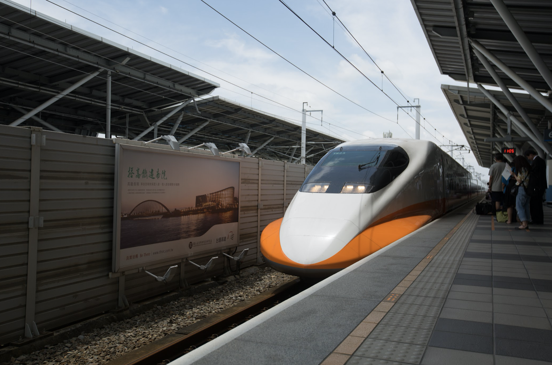 高鐵近日狀況頻傳，今（11）日803車次集電弓自動下降，列車一度停車，目前狀況已排除。（資料照）