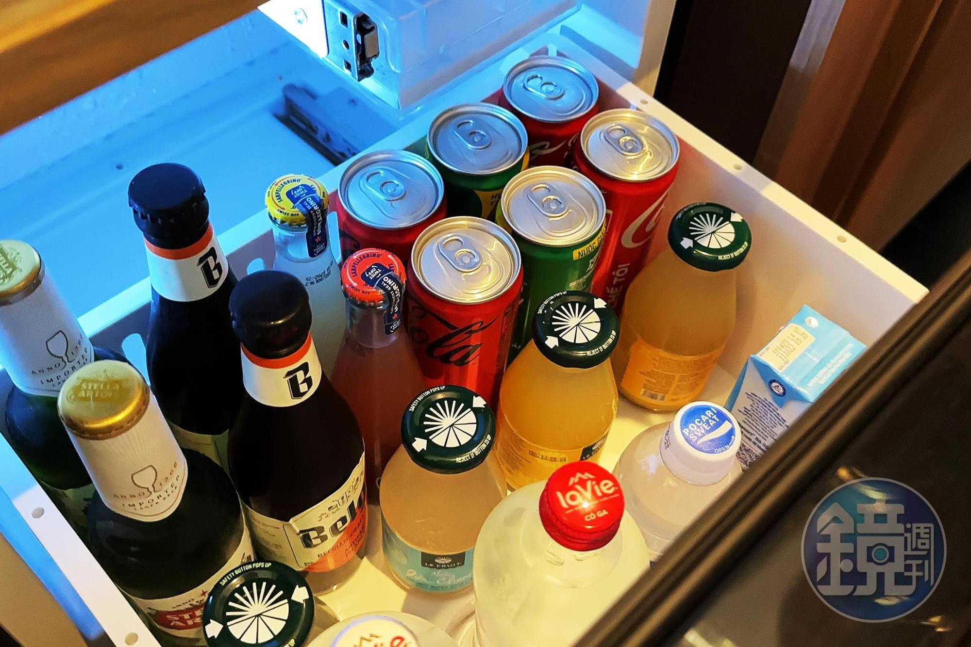 客房內的Mini吧每天都會重新補滿。(童心怡攝)