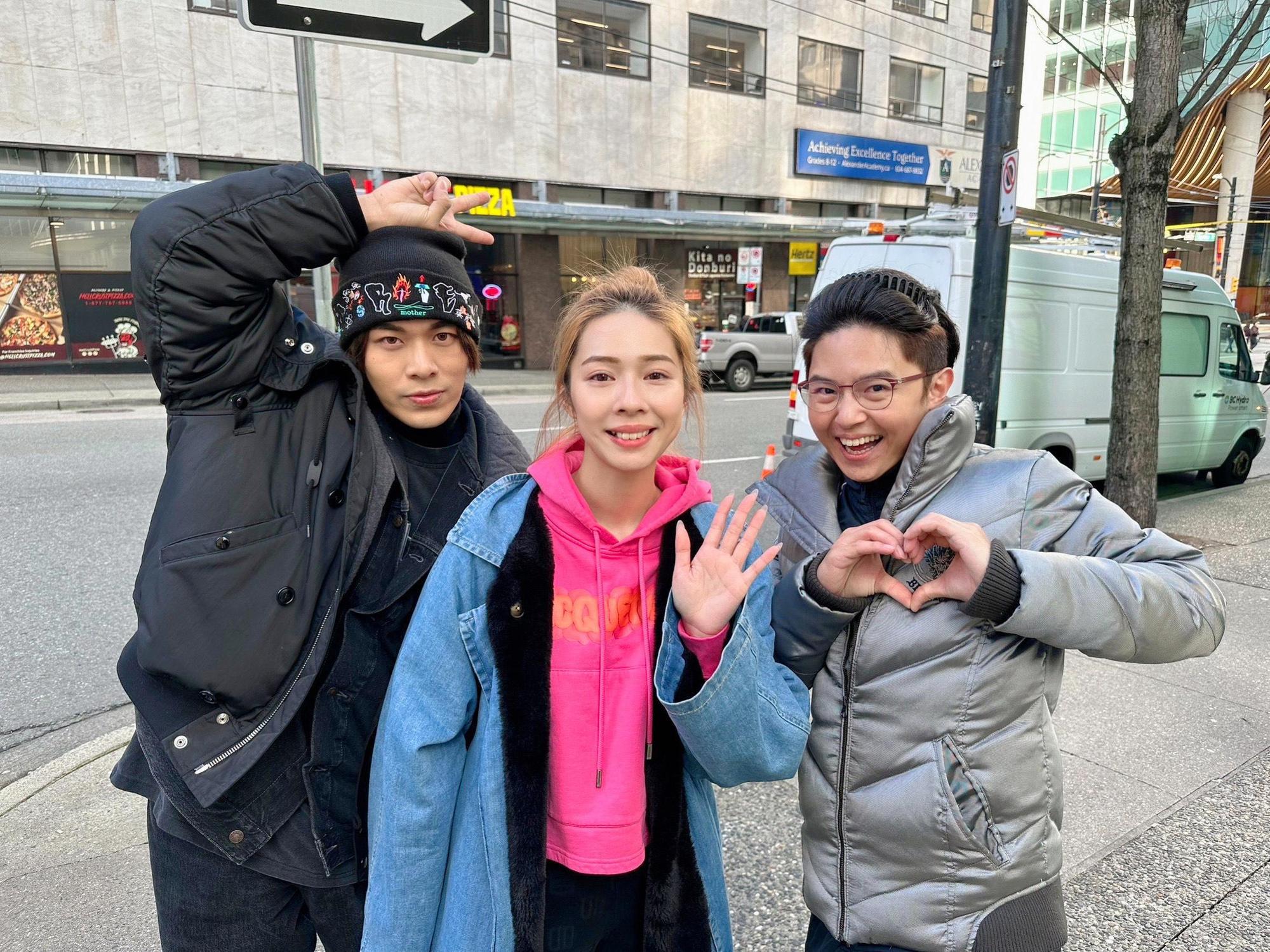 開賣當下,告五人正在加拿大溫哥華的演唱會後台準備上台演出,心情難免忐忑不安。(相信音樂提供)