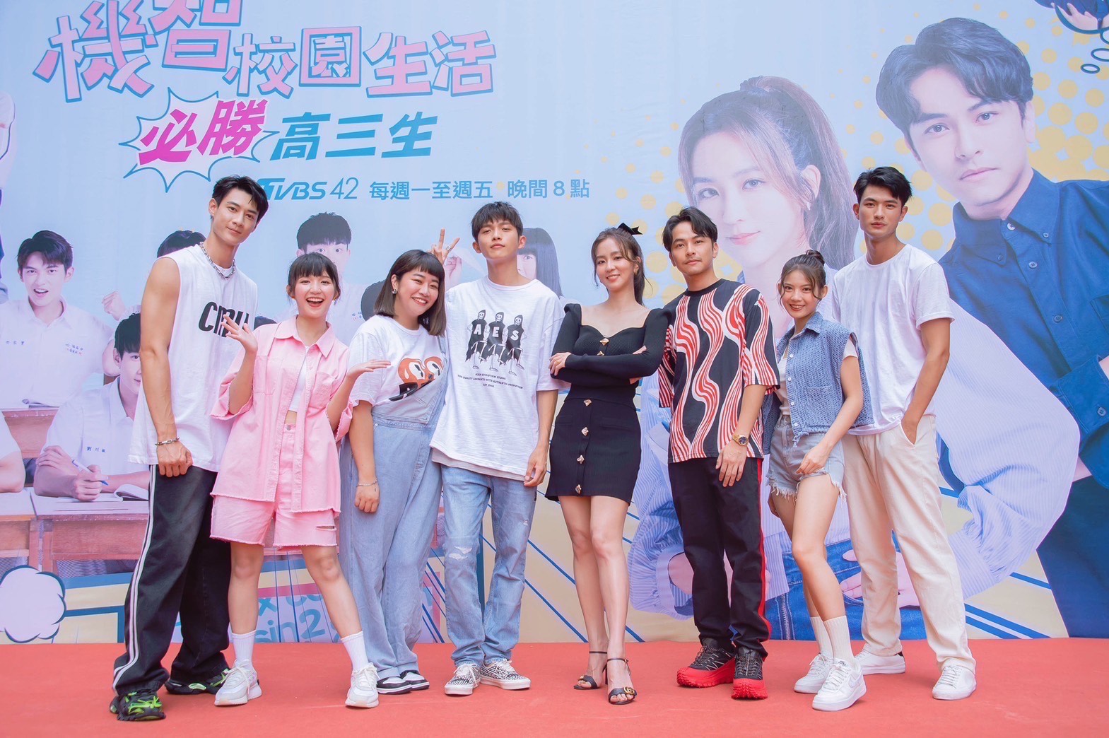 TVBS八點檔《機智校園生活》演員們戲散情未散。 （李星鏴經紀人提供）